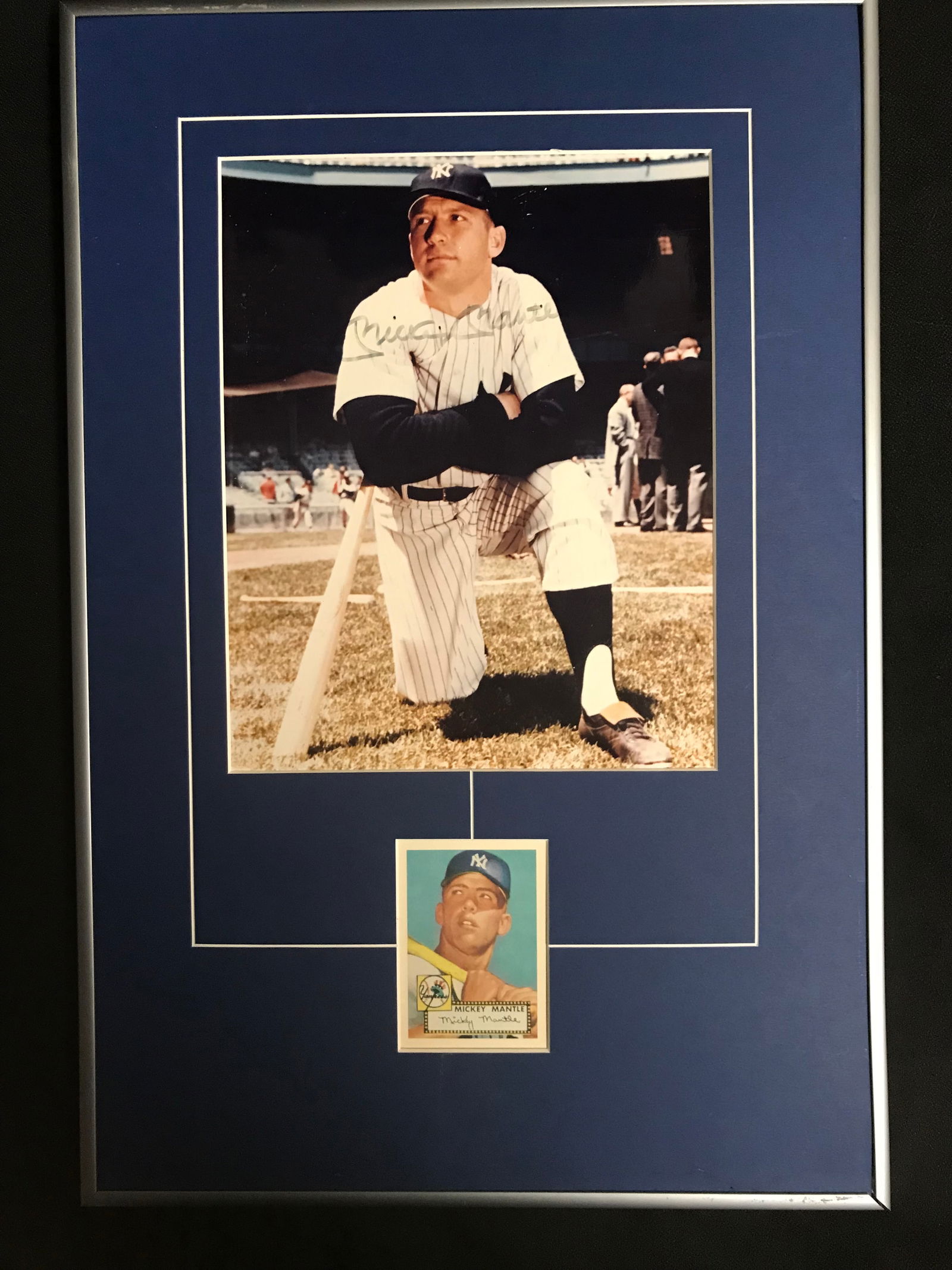 MICKEY MANTLE SIGNED 8 X 10 MATTE WITH REPRINT ROOKIE CARD DISPLAY (GOLDIN AUCTIONS COA) (1 of 3)