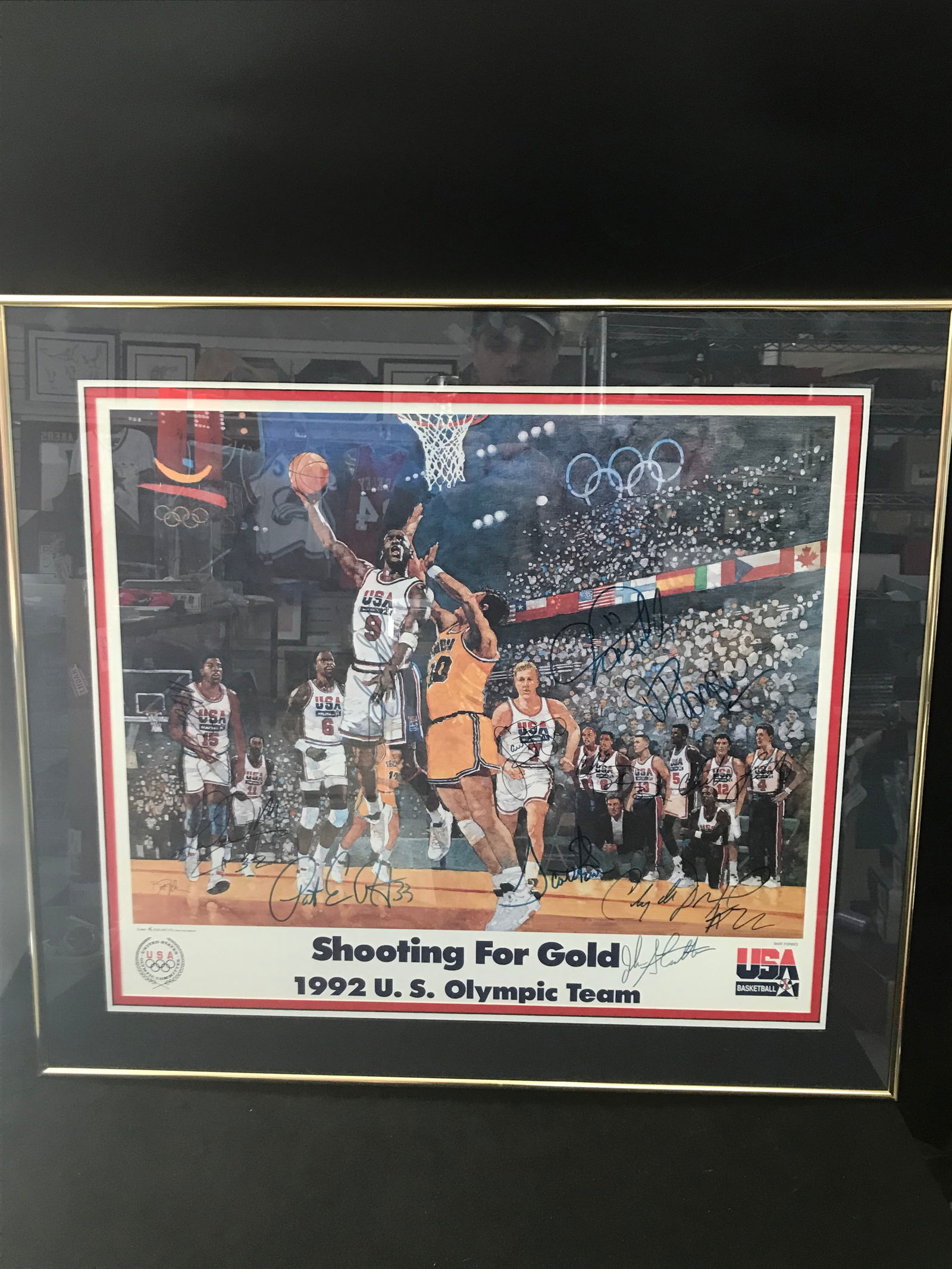 1992 TEAM USA DREAM TEAM SIGNED 24 X 24 FRAMED DISPLAY (MULTIPLE COAS) (1 of 7)