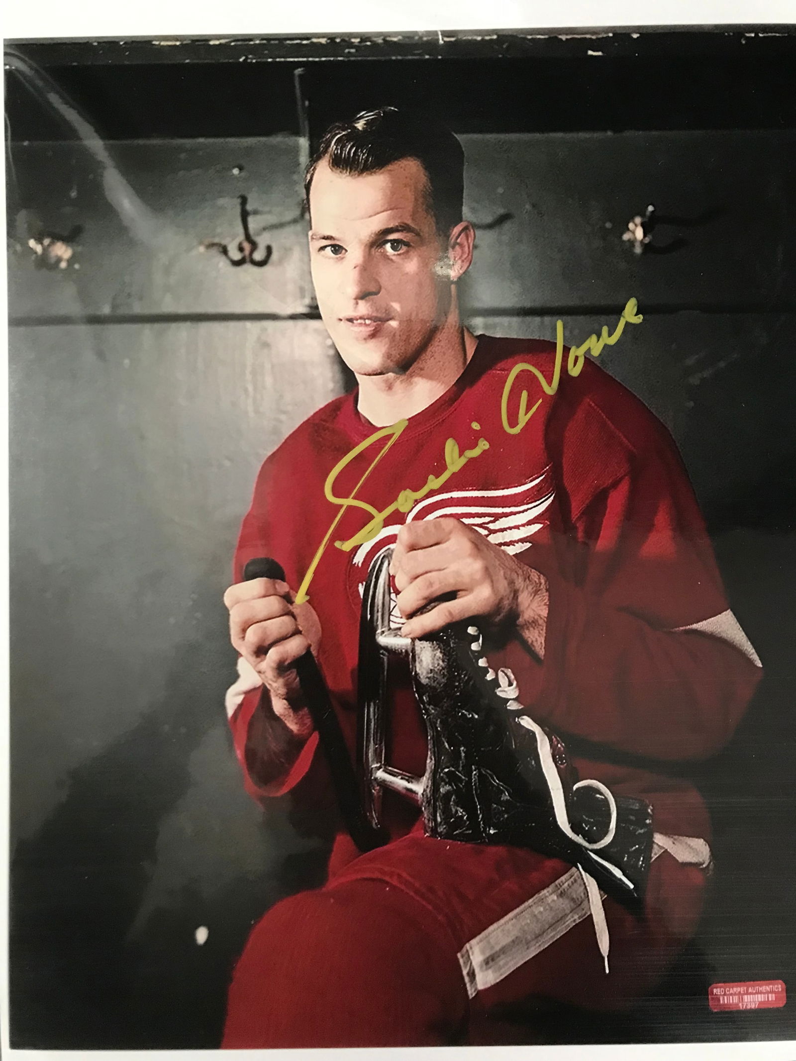 GORDIE HOWE SIGNED 8 X 10 (RED CARPET COA) (1 of 2)
