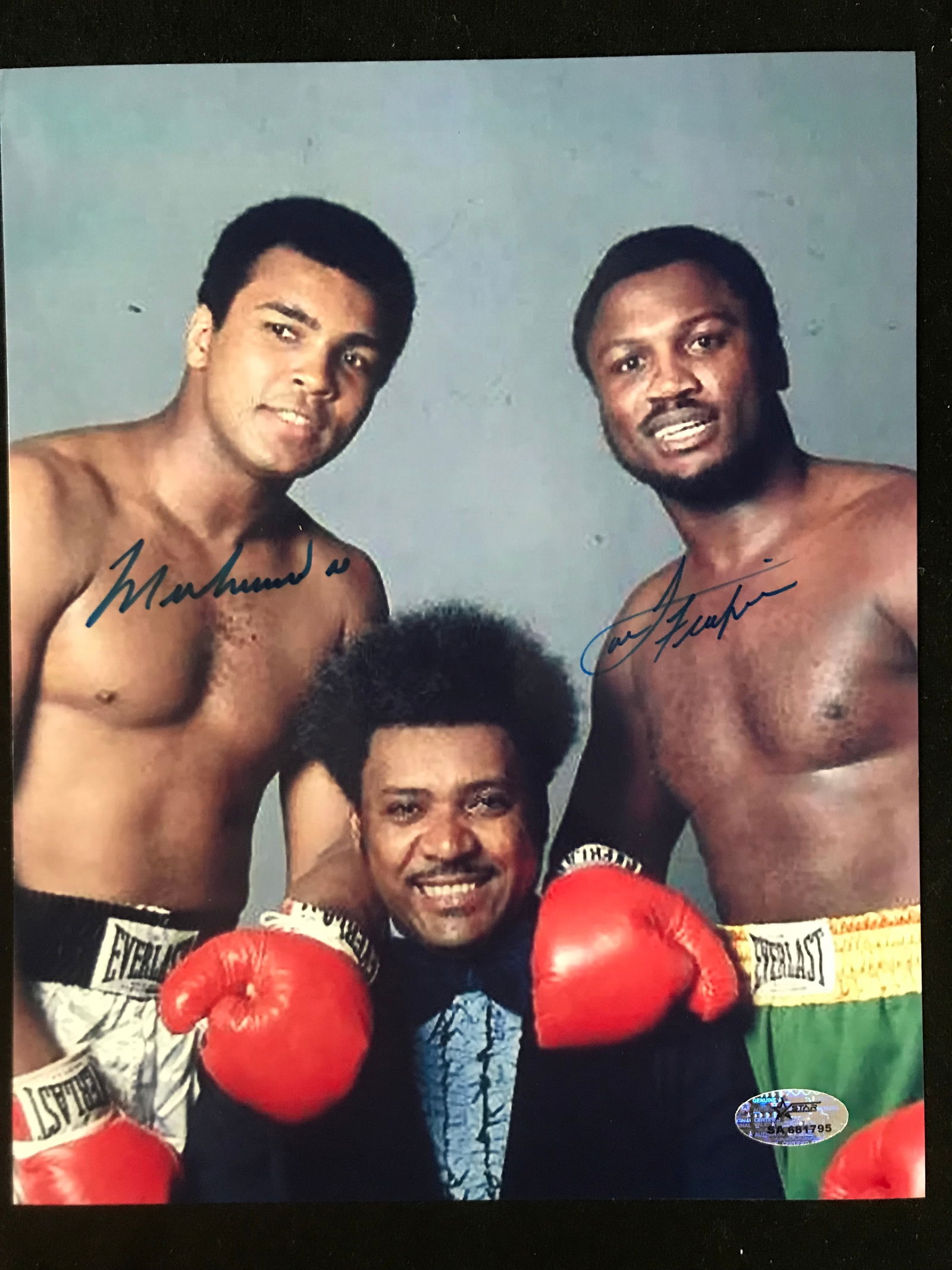 MUHAMMAD ALI AND JOE FRASER SIGNED 8 X 10 (STAR COA) (1 of 1)