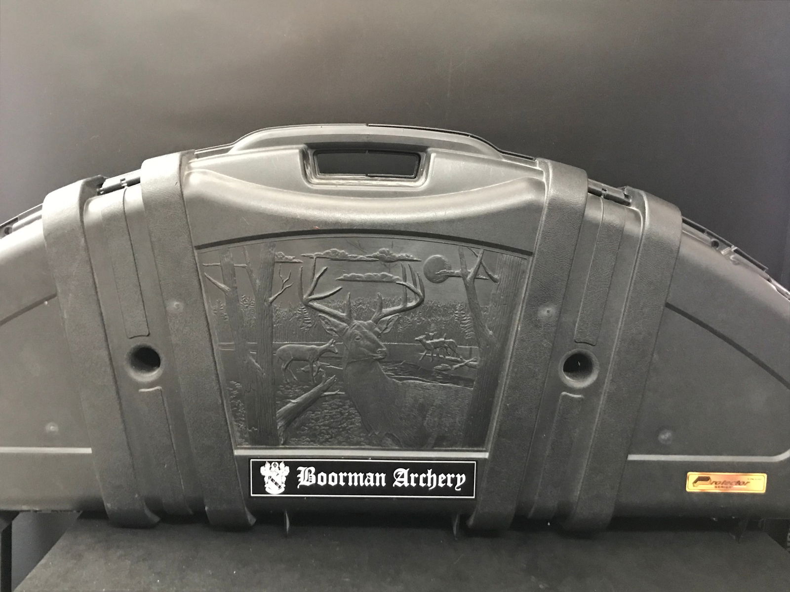 BOORMAN ARCHERY HOYT COMPOSITE BOW WITH ARROWS AND CASE: Prices are in Canadian dollars