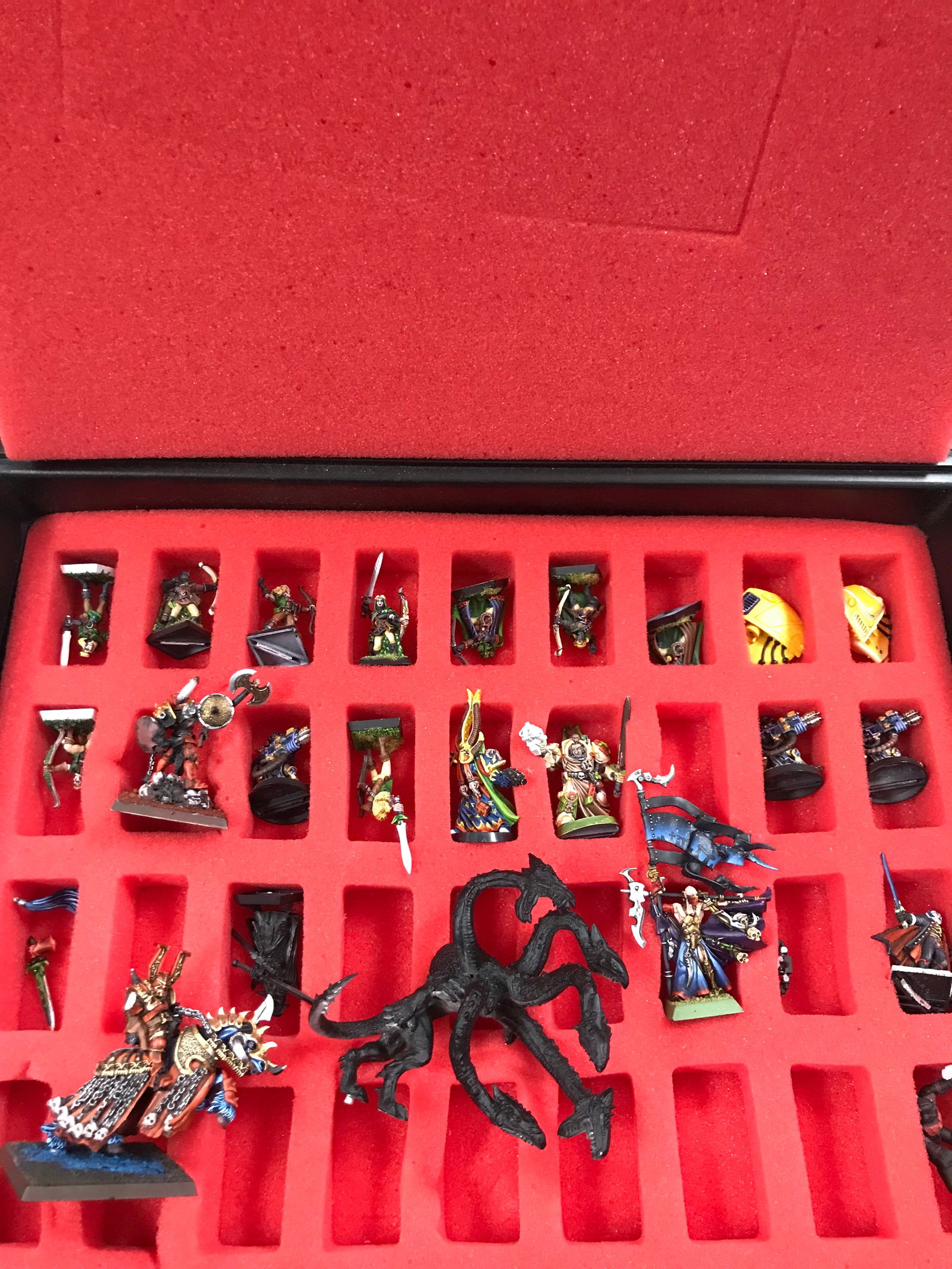 WAR HAMMER 40 000 MINIATURES LOT (1 of 3)