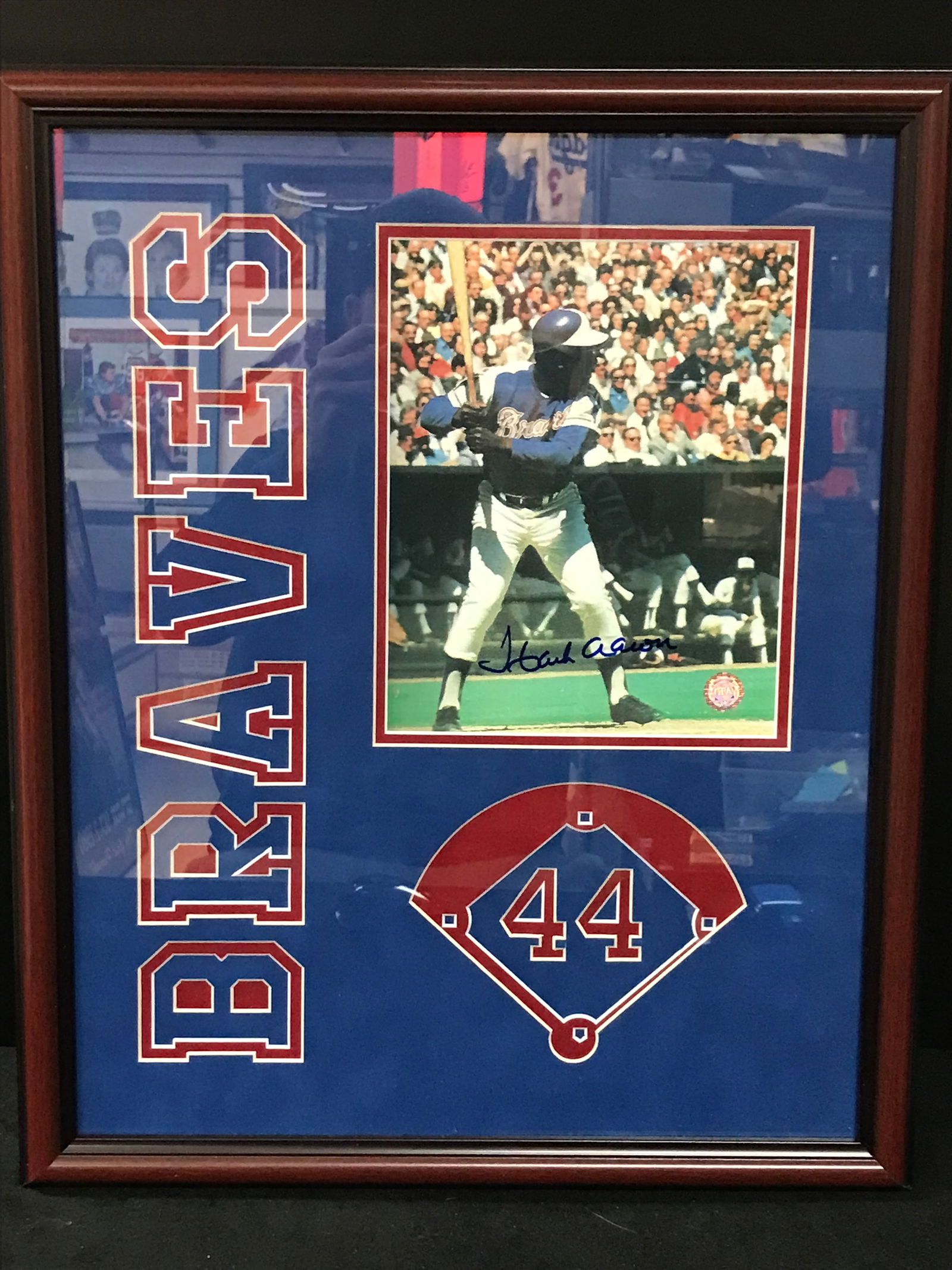 HANK AARON SIGNED AND CUSTOM FRAMED DISPLAY (GFA COA) (1 of 3)