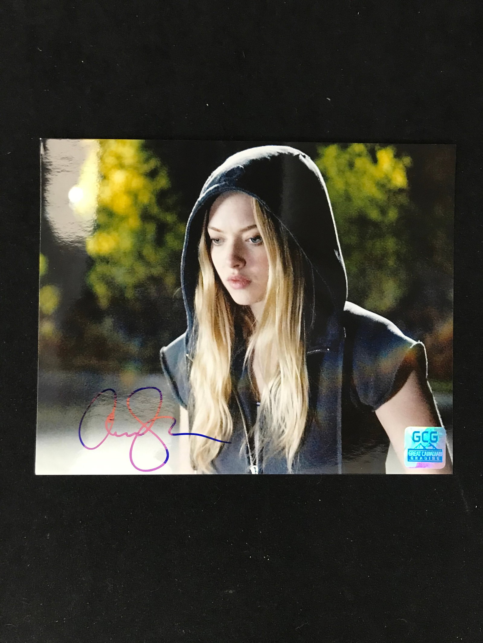 AMANDA SEYFRIED SIGNED 8 X 10 (GCG HOLO): Prices are in Canadian dollars