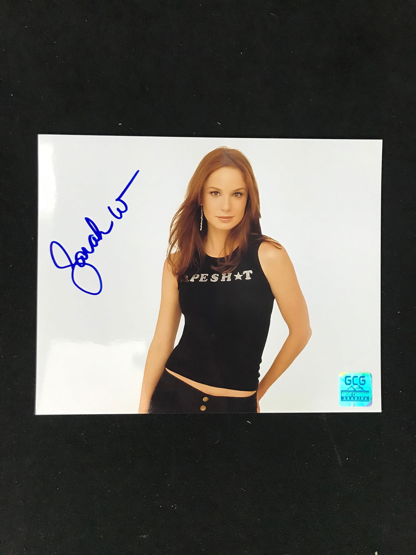 SARAH WILDE SIGNED 8 X 10 (GCG HOLO) (1 of 1)