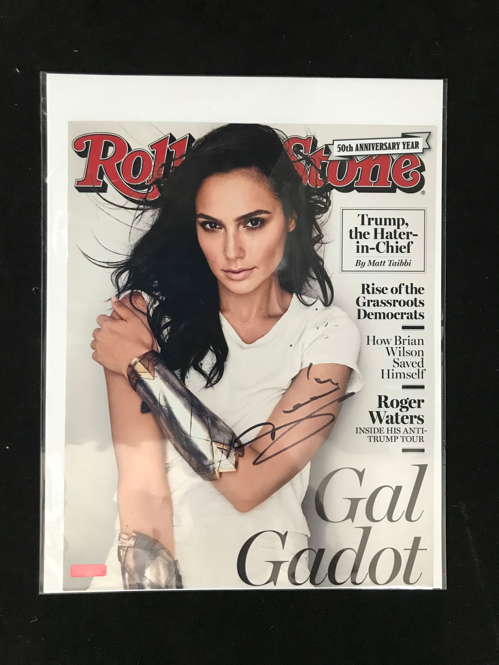 GAL GADOT SIGNED ROLLING STONES MAGAZINE COVER (RED CARPET COA) (1 of 2)