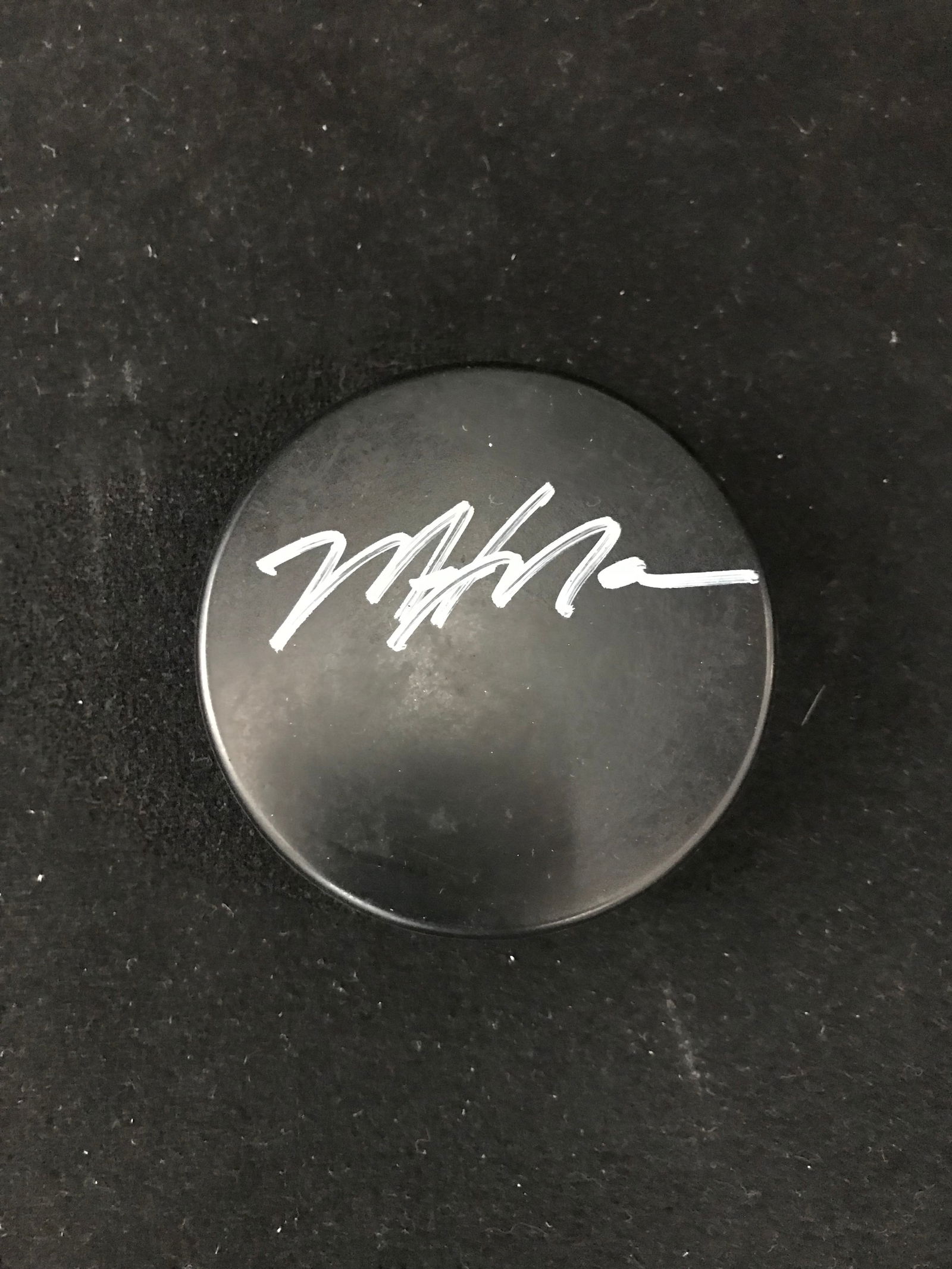 MARK MESSIER  SIGNED HOCKEY PUCK (GCG HOLO) (1 of 2)