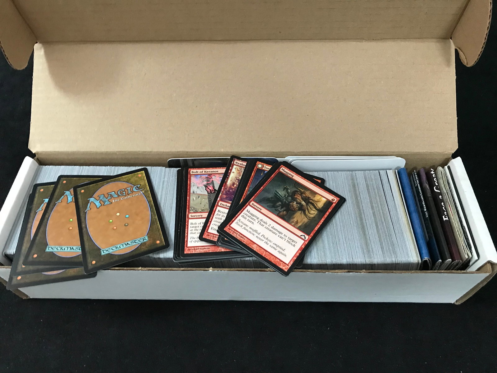 LARGE MAGIC THE GATHERING CARD LOT (1 of 1)