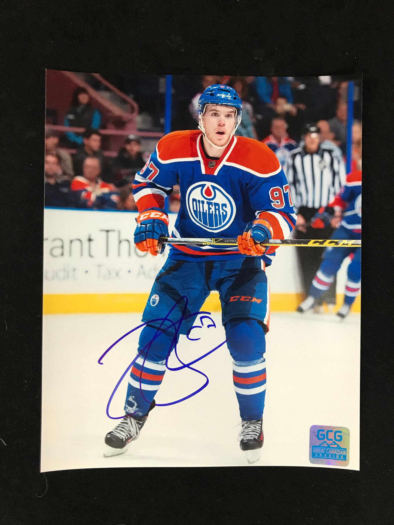 CONNOR MCDAVID SIGNED 8X10 PHOTO GCG COA (1 of 1)