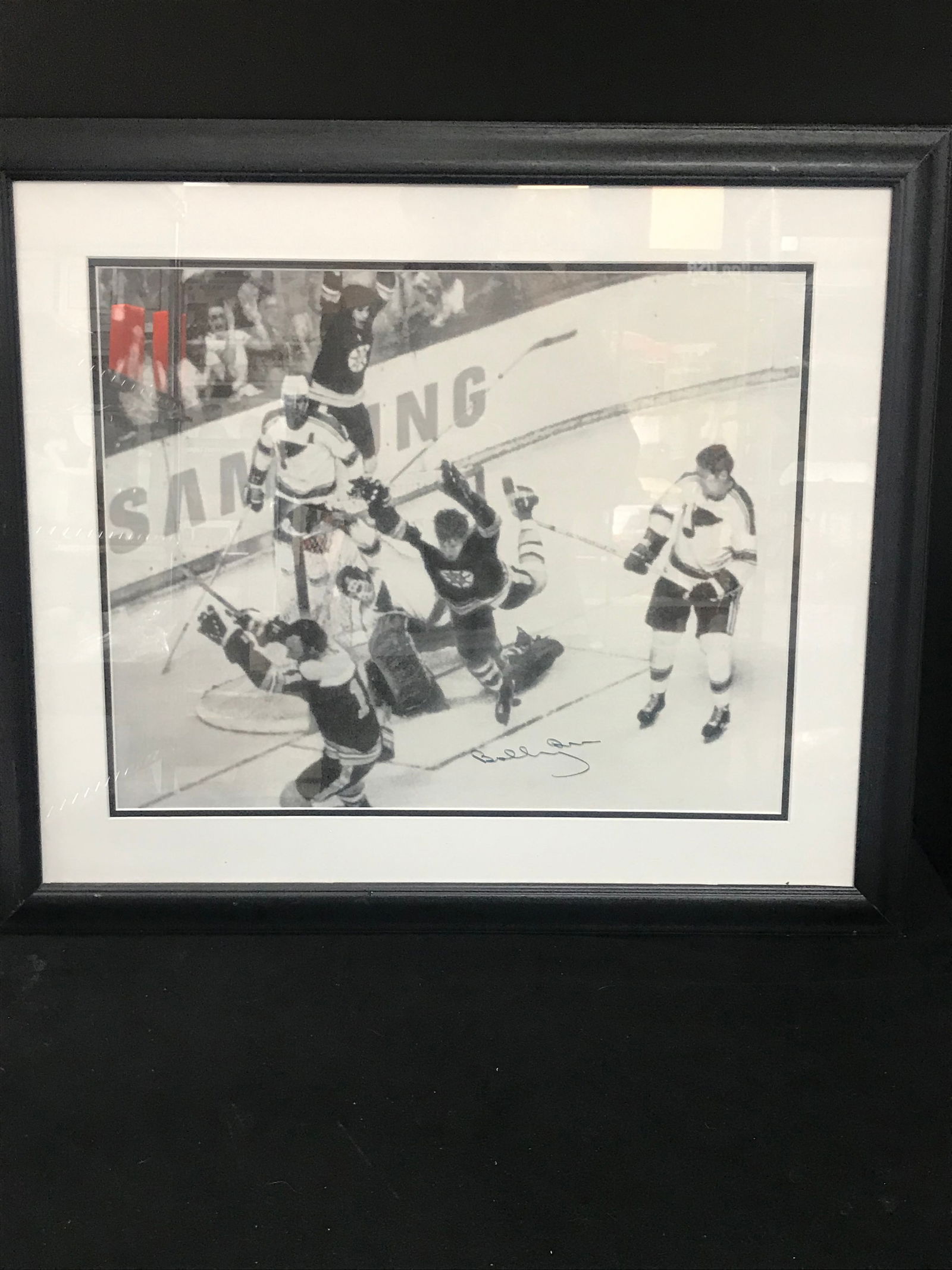 BOBBY ORR SIGNED AND CUSTOM FRAMED SAMSUNG PROMOTION 16 X 20 (1 of 2)