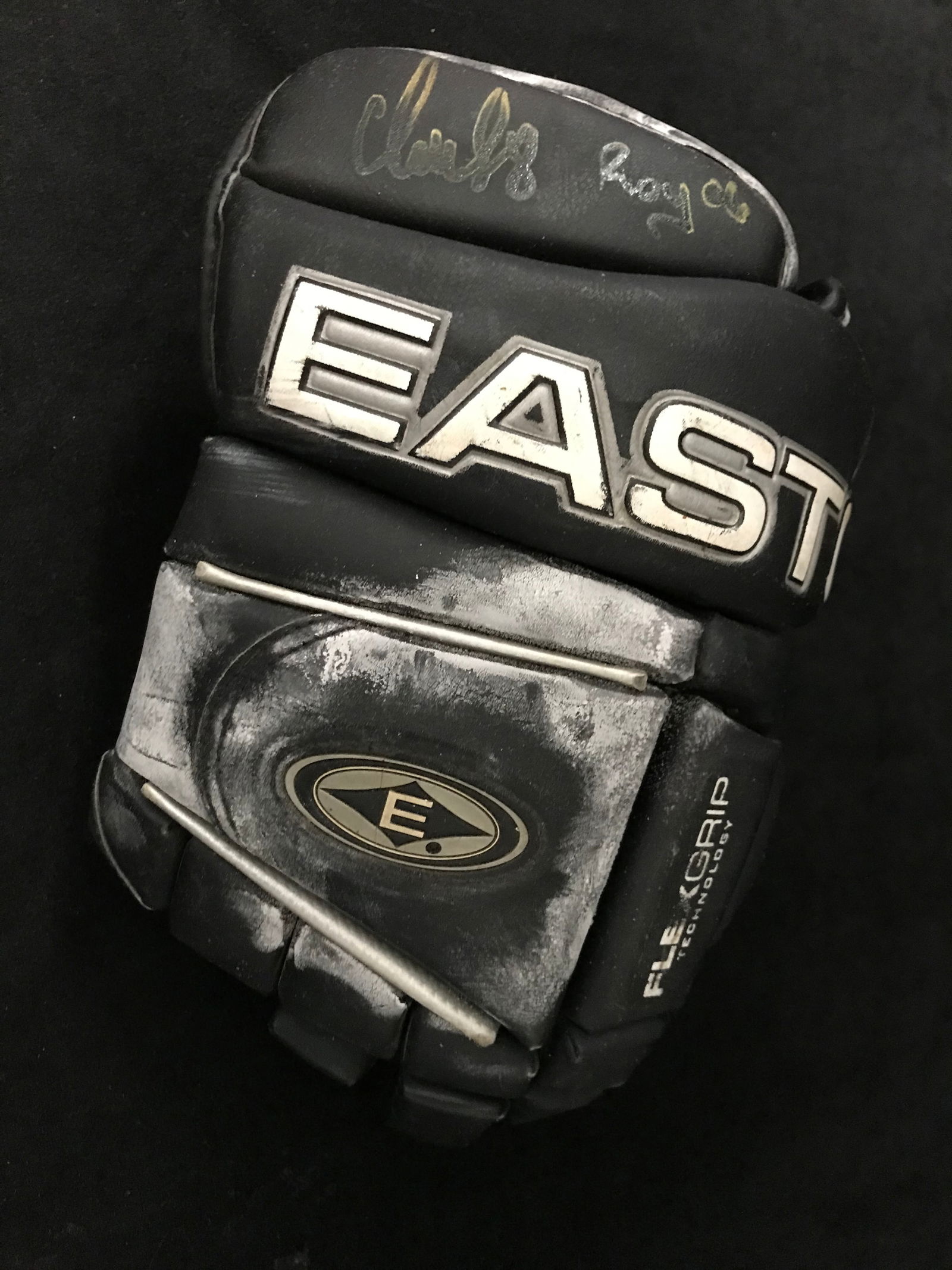ALEXANDER OVECHKIN SIGNED EASTON HOCKEY GLOVE INSCRIBED ROY 06 (1 of 3)