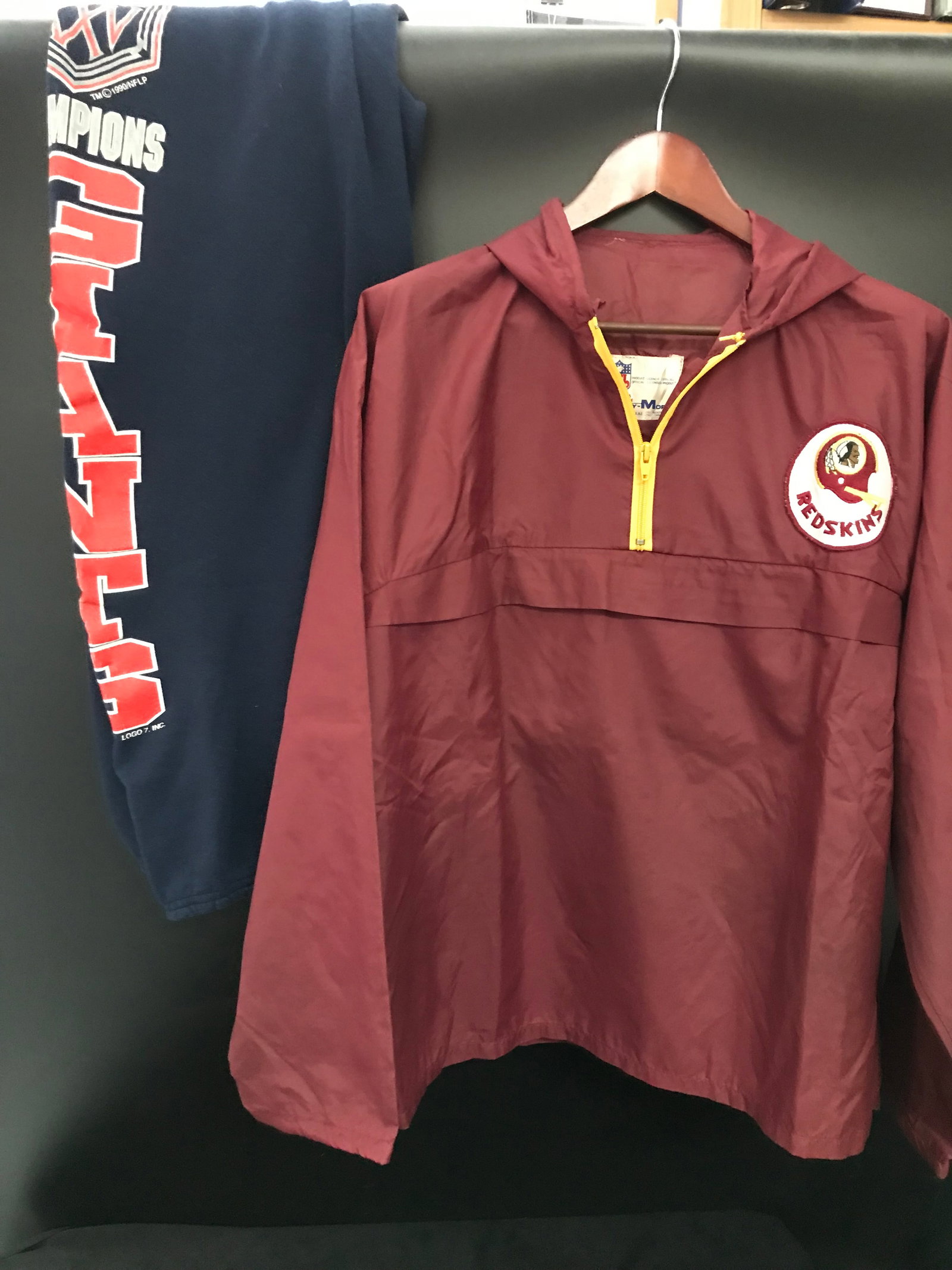 VINTAGE 80s AND 90s NFL LOT GIANTS AND WASHINGTON REDSKINS: Prices are in Canadian dollars