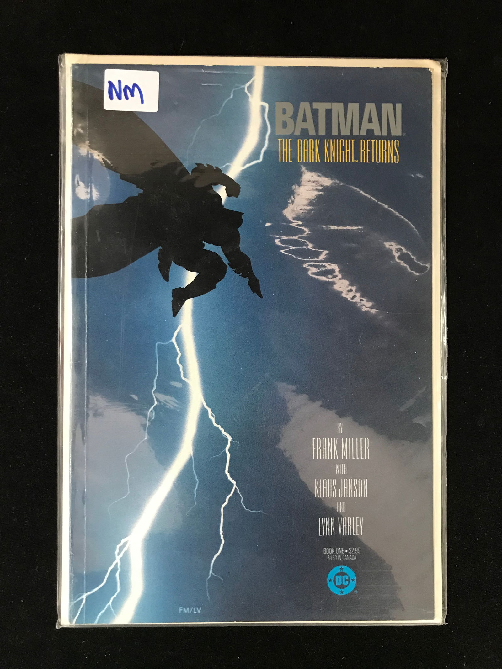 DC COMICS BOOK ONE BATMAN THE DARK KNIGHT RETURNS (1 of 1)
