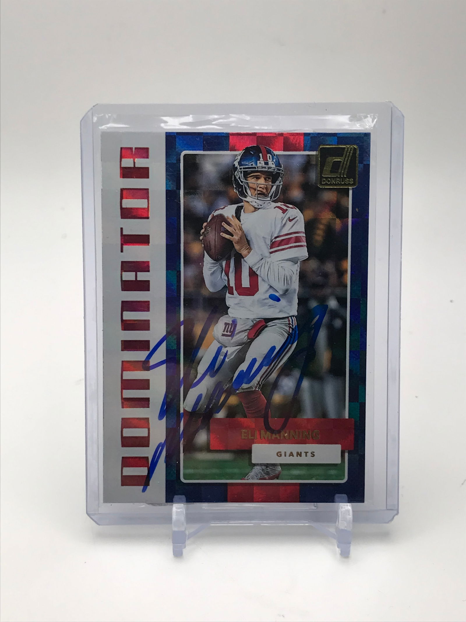 2017 DONRUSS DOMINATOR ELI MANNING AUTOGRAPHED FOOTBALL CARD RED CARPET COA (1 of 2)