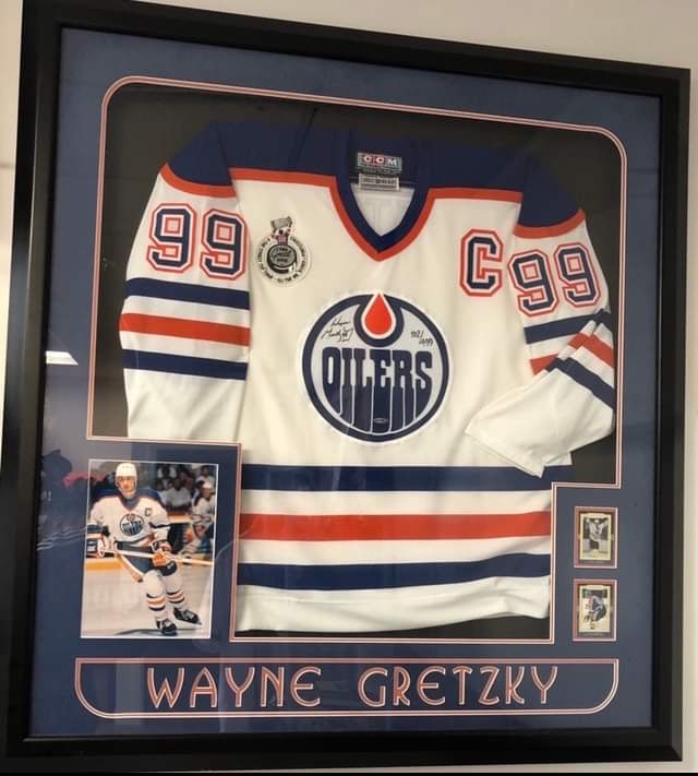 WAYNE GRETZKY SIGNED AND CUSTOM FRAMED EDMONTON OILERS JERSEY /499 (UPPER DECK COA) (1 of 4)