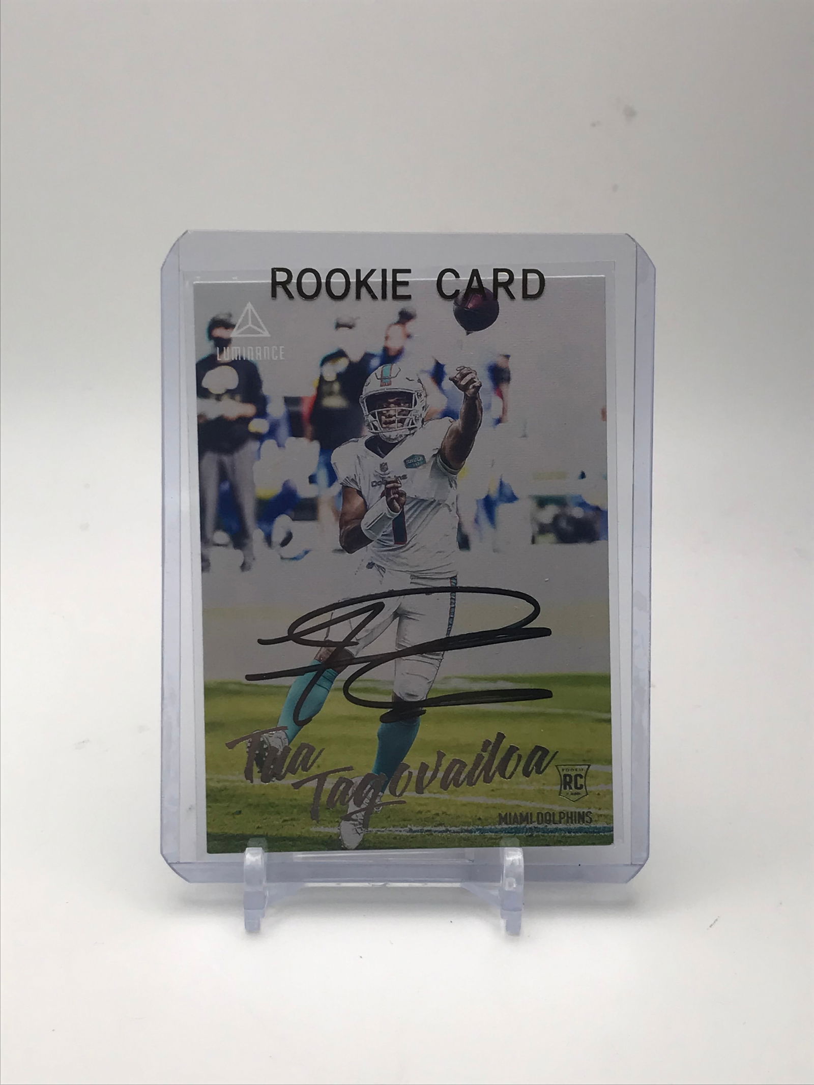 TUA TAGOVAILOA SIGNED ROOKIE CARD (RED CARPET COA) (1 of 2)