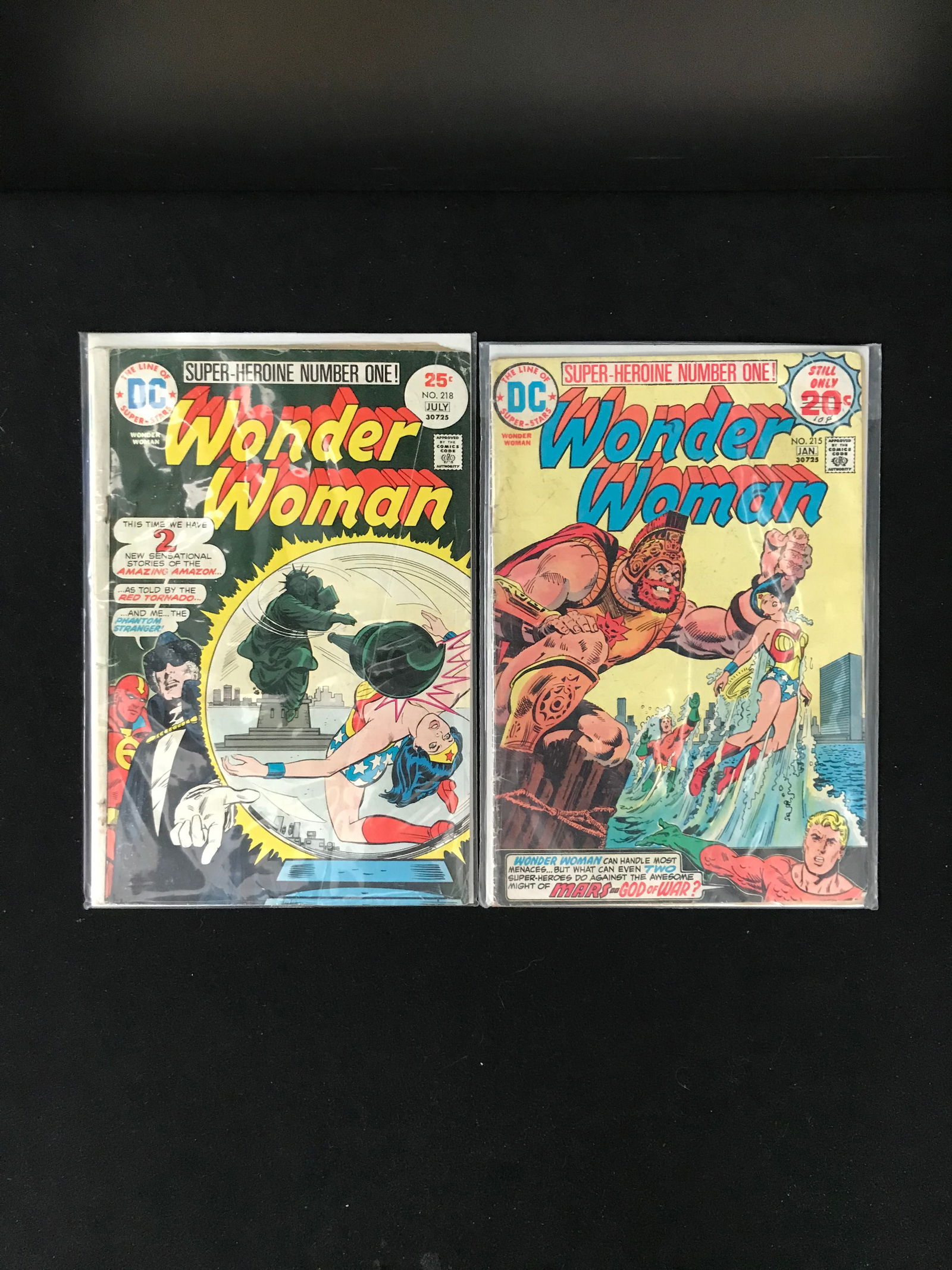 DC COMICS WONDER WOMAN LOT OF 2 (1 of 1)