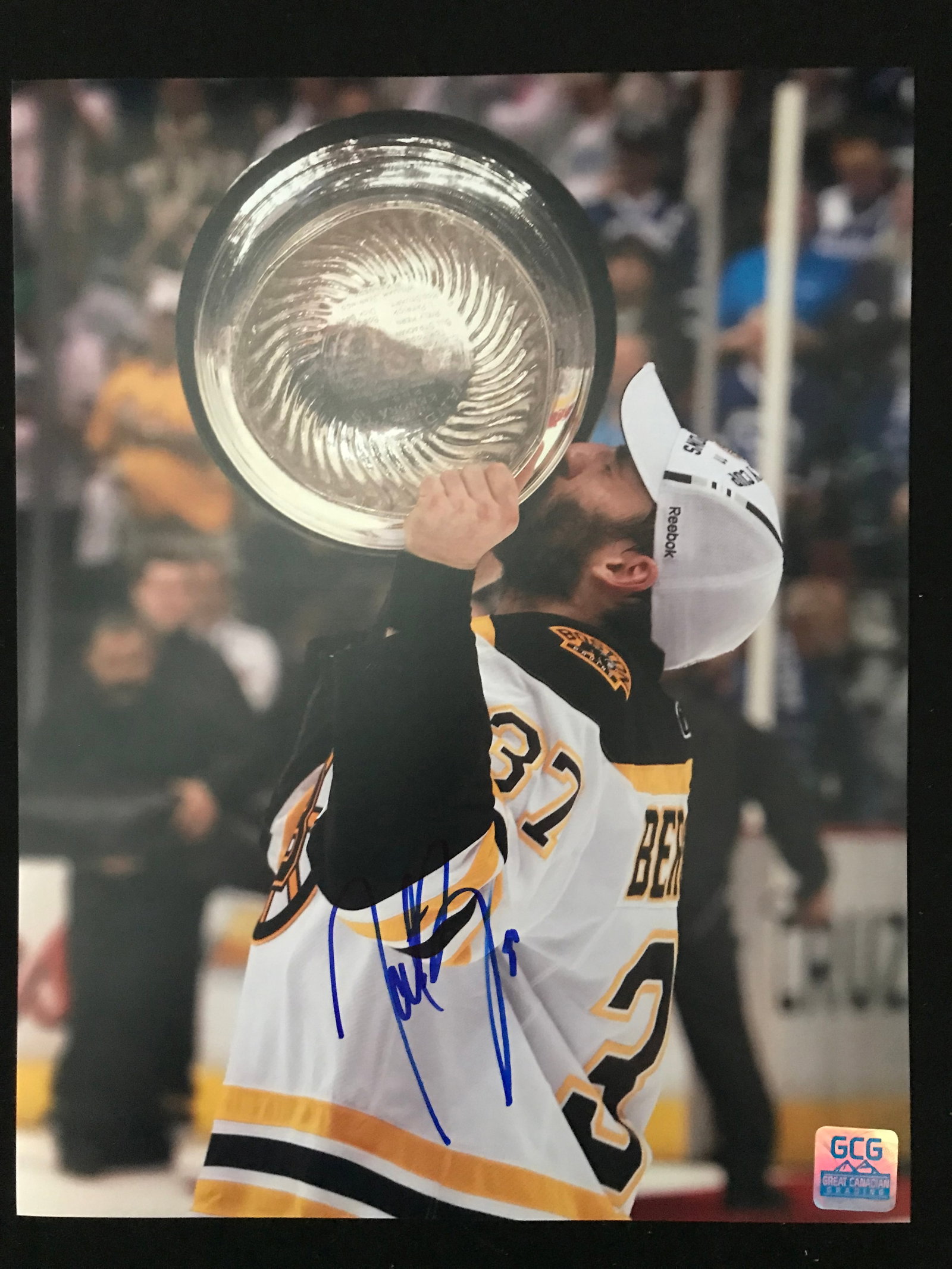 PATRICE BERGERON SIGNED 11 X 14 STANLEY CUP PHOTO (GCG HOLO): Prices are in Canadian dollars