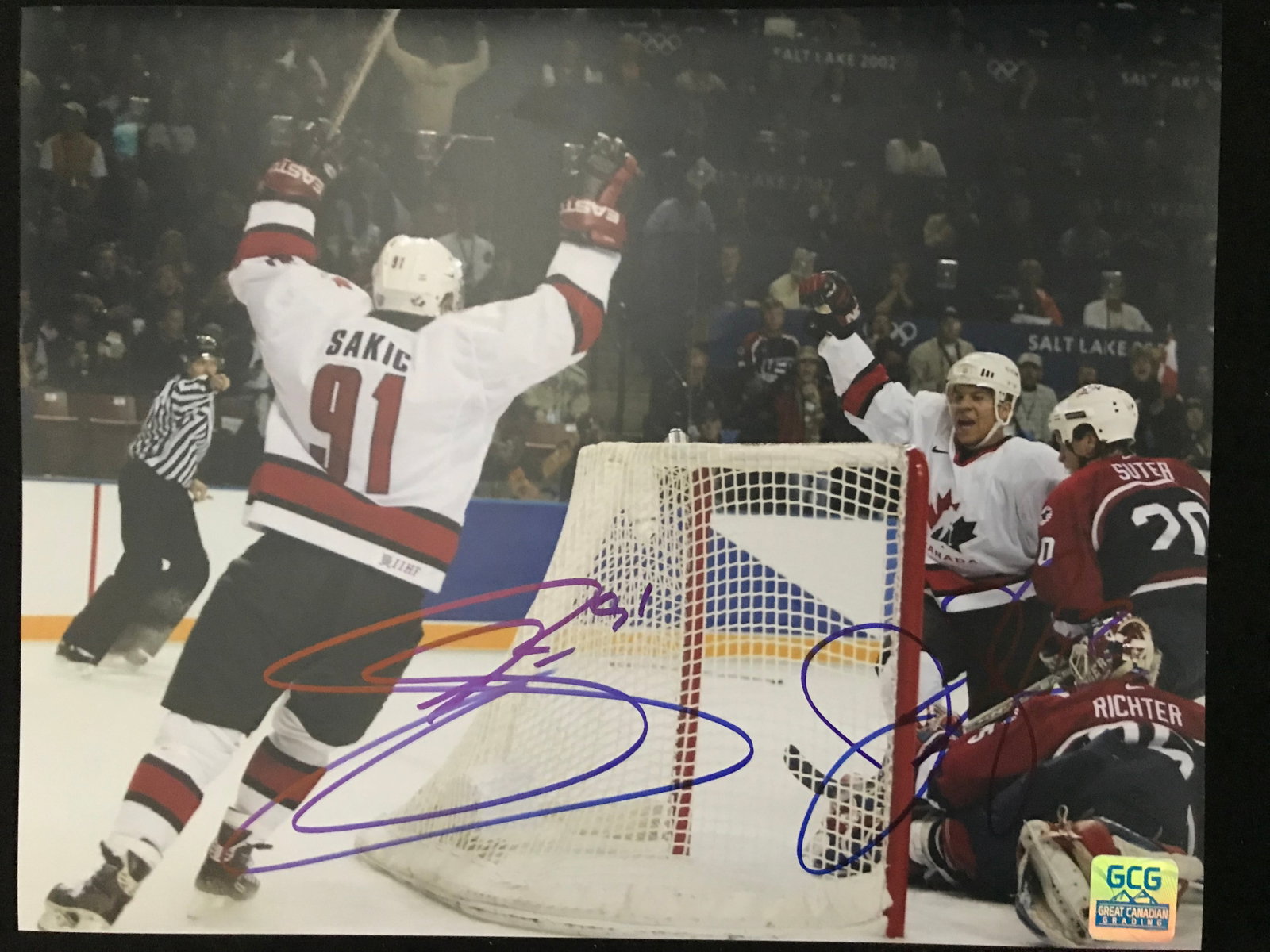 JOE SAKIC AND JEROME IGINLA SIGNED 2002 SALT LAKE CITY GOLDEN GOAL 11 X 14 (GCG HOLO): Prices are in Canadian dollars