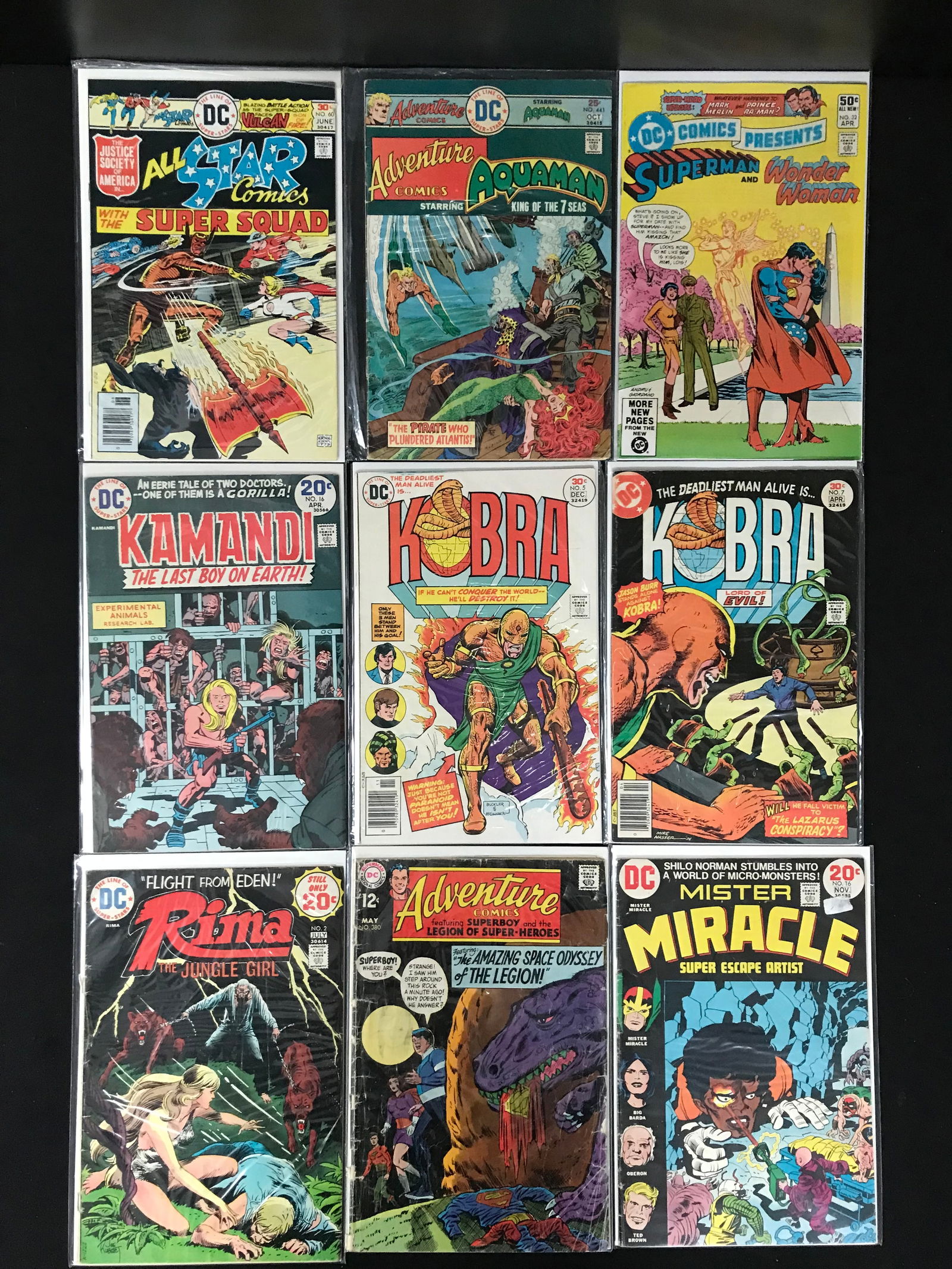 DC COMICS SUPERHERO COMIC BOOK LOT (1 of 1)