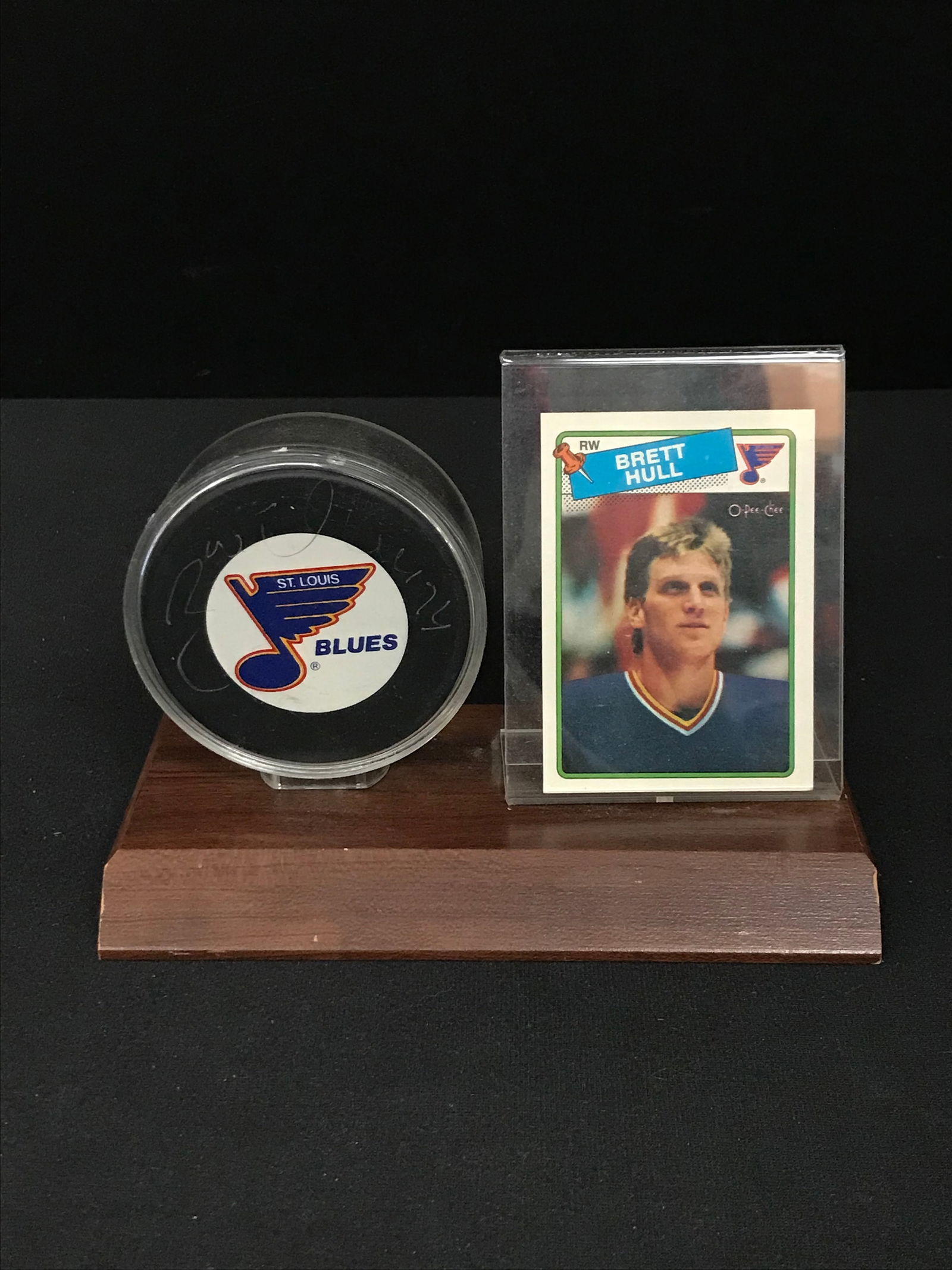 BRETT HULL SIGNED ST. LOUIS BLES PUCK WITH OPC ROOKIE CARD (1 of 1)