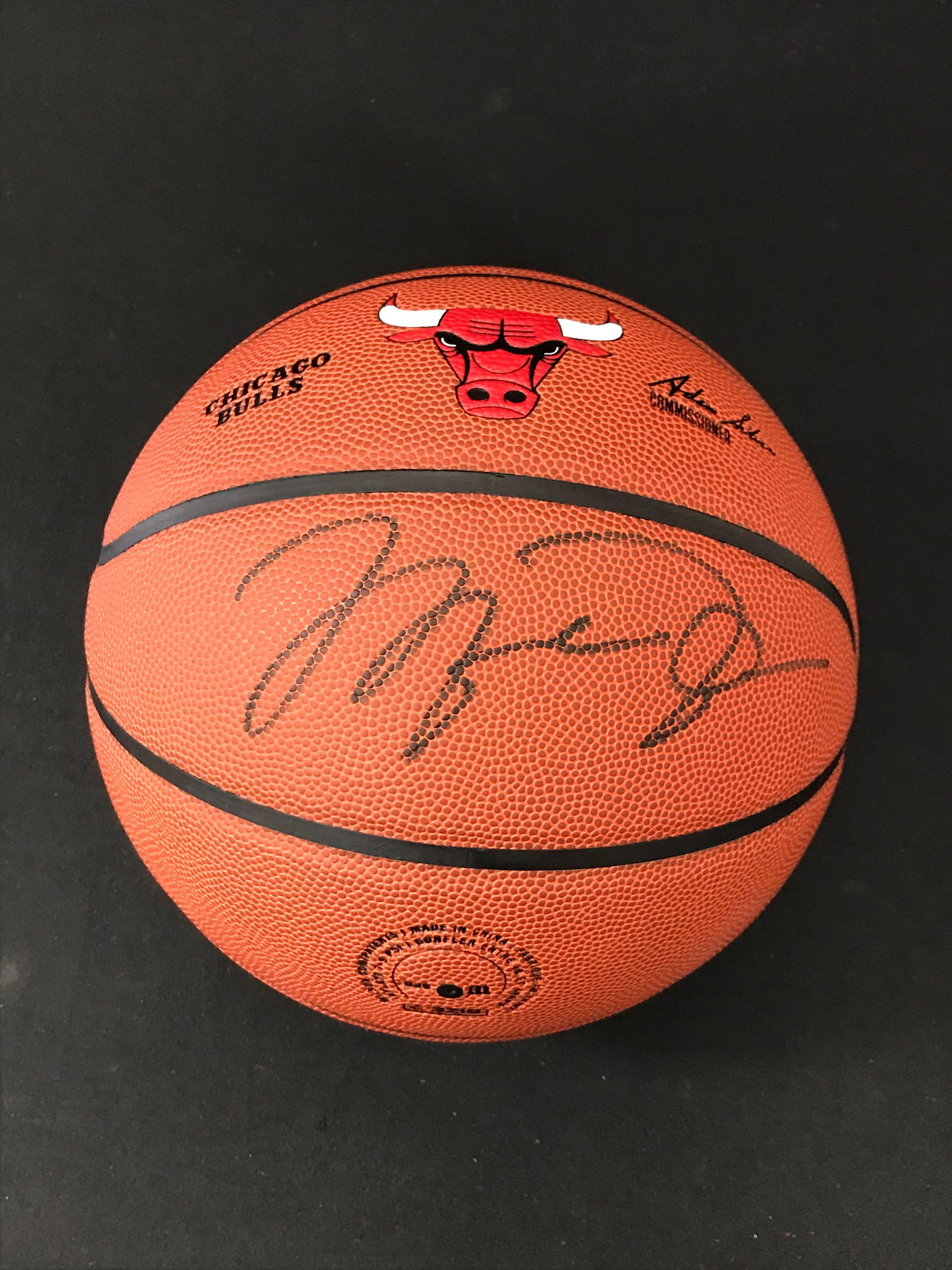 MICHAEL JORDAN SIGNED CHICAGO BULLS BASKETBALL (HERITAGE COA) (1 of 4)