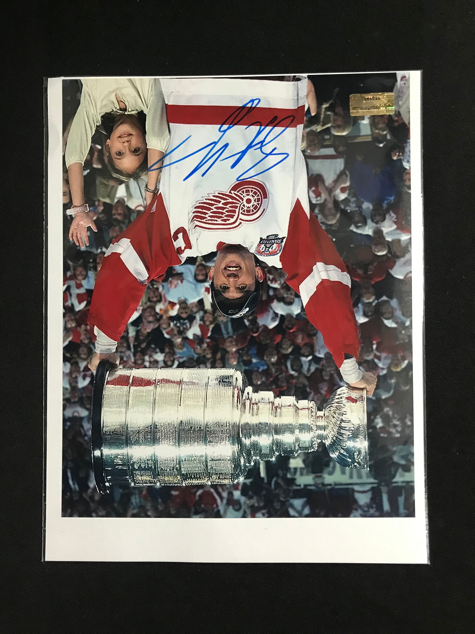 STEVE YZERMAN SIGNED STANLEY CUP 8 X 10 (AUTOGRAPH EXPERTS COA) (1 of 2)