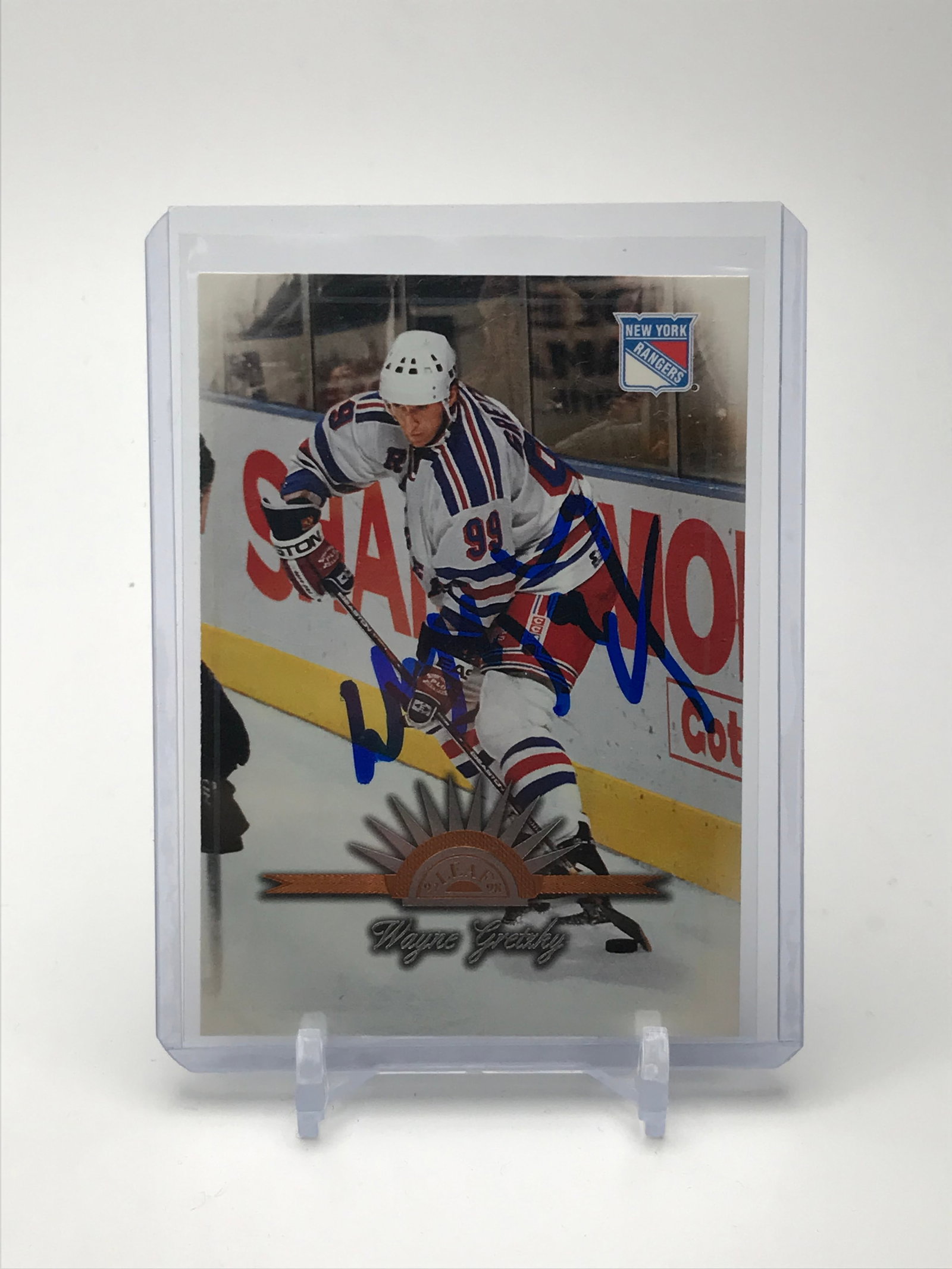 1997 WAYNE GRETZKY SIGNED DONRUSS HOCKEY CARD (1 of 2)