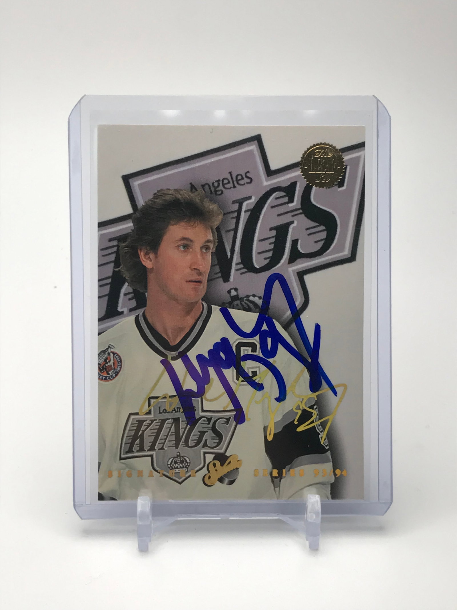 WAYNE GRETZKY SIGNED 9-394 SIGNATURE SERIES HOCKEY CARD: Prices are in Canadian dollars