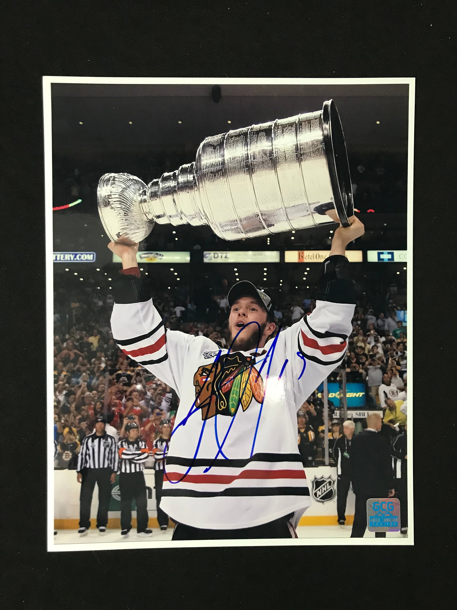 JONATHAN TOEWS SIGNED 11 X 14 STANLEY CUP PHOTO (GCG HOLO): Prices are in Canadian dollars