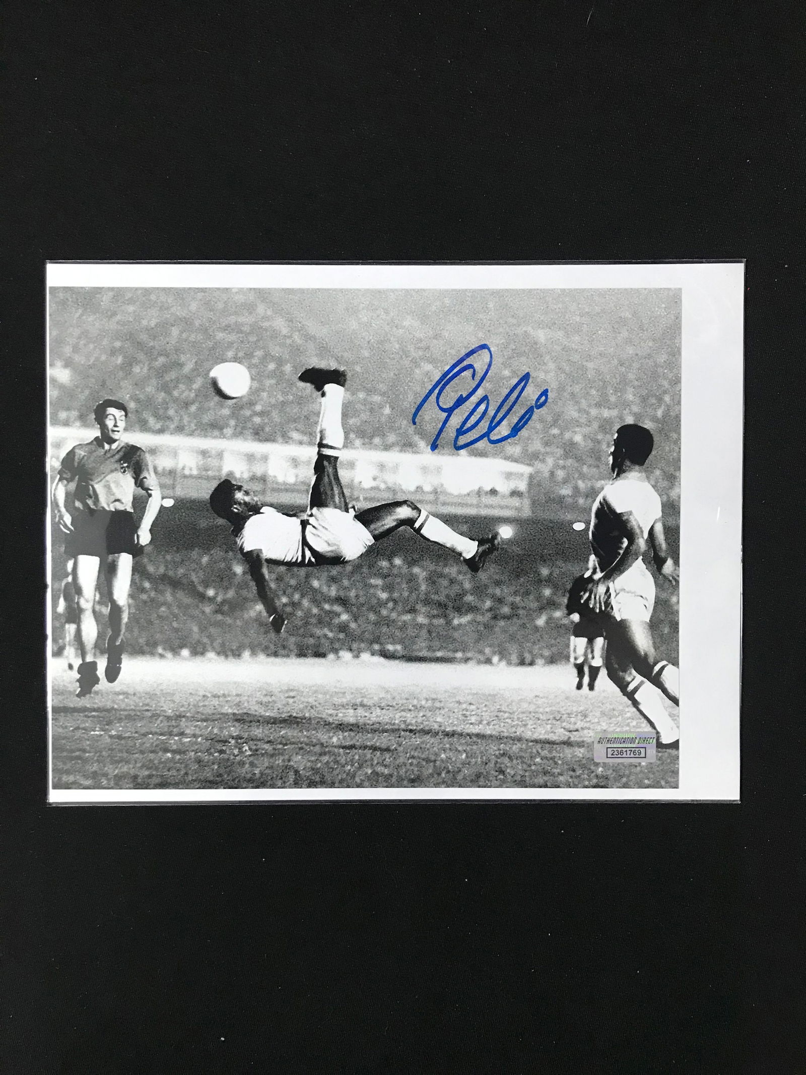 PELE SIGNED 8 X 10 (AUTHENTICATION DIRECT COA) (1 of 2)