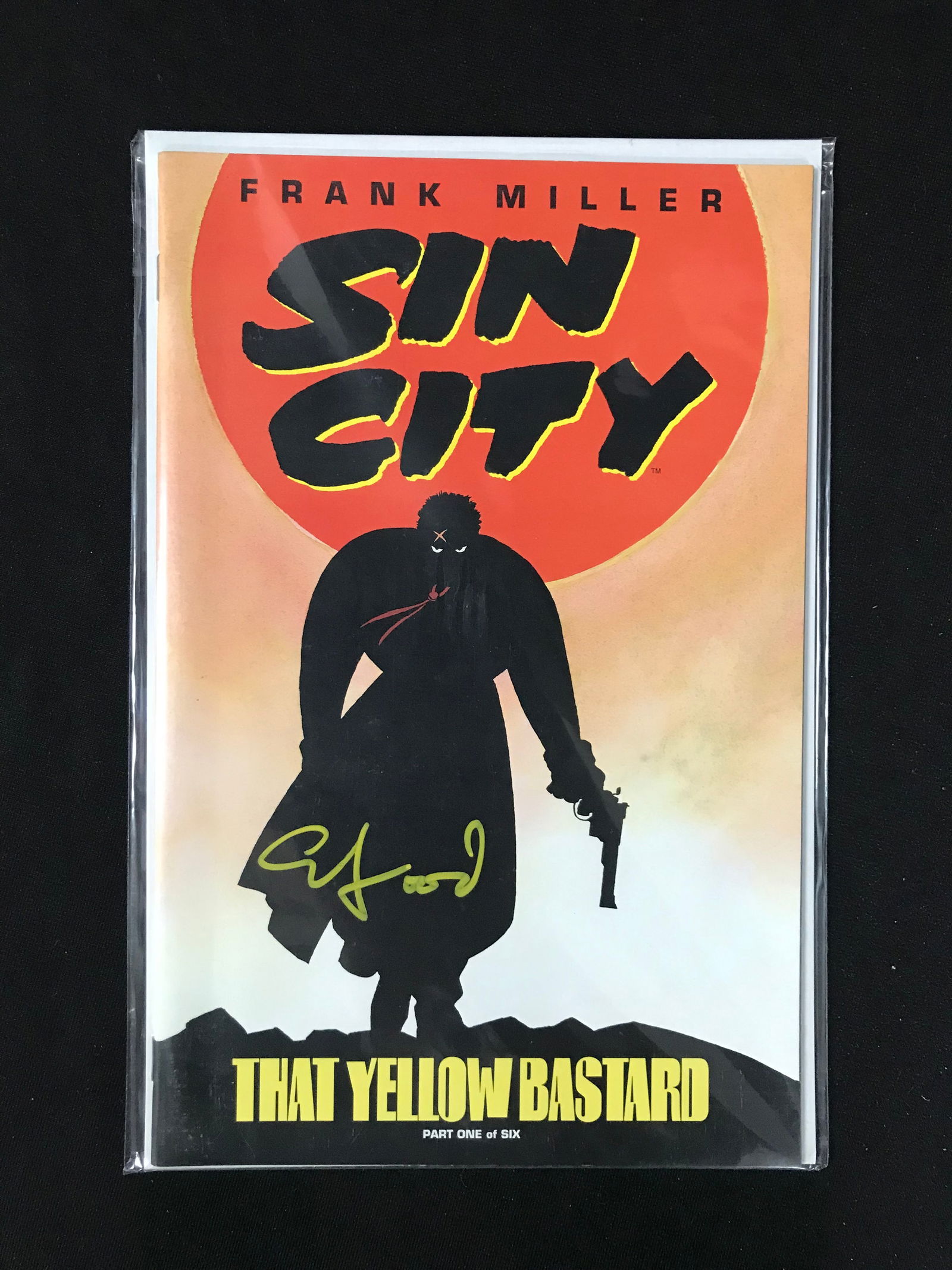 ELIJAH WOOD SIGNED SIN CITY COMIC BOOK (WWOC COA) (1 of 2)