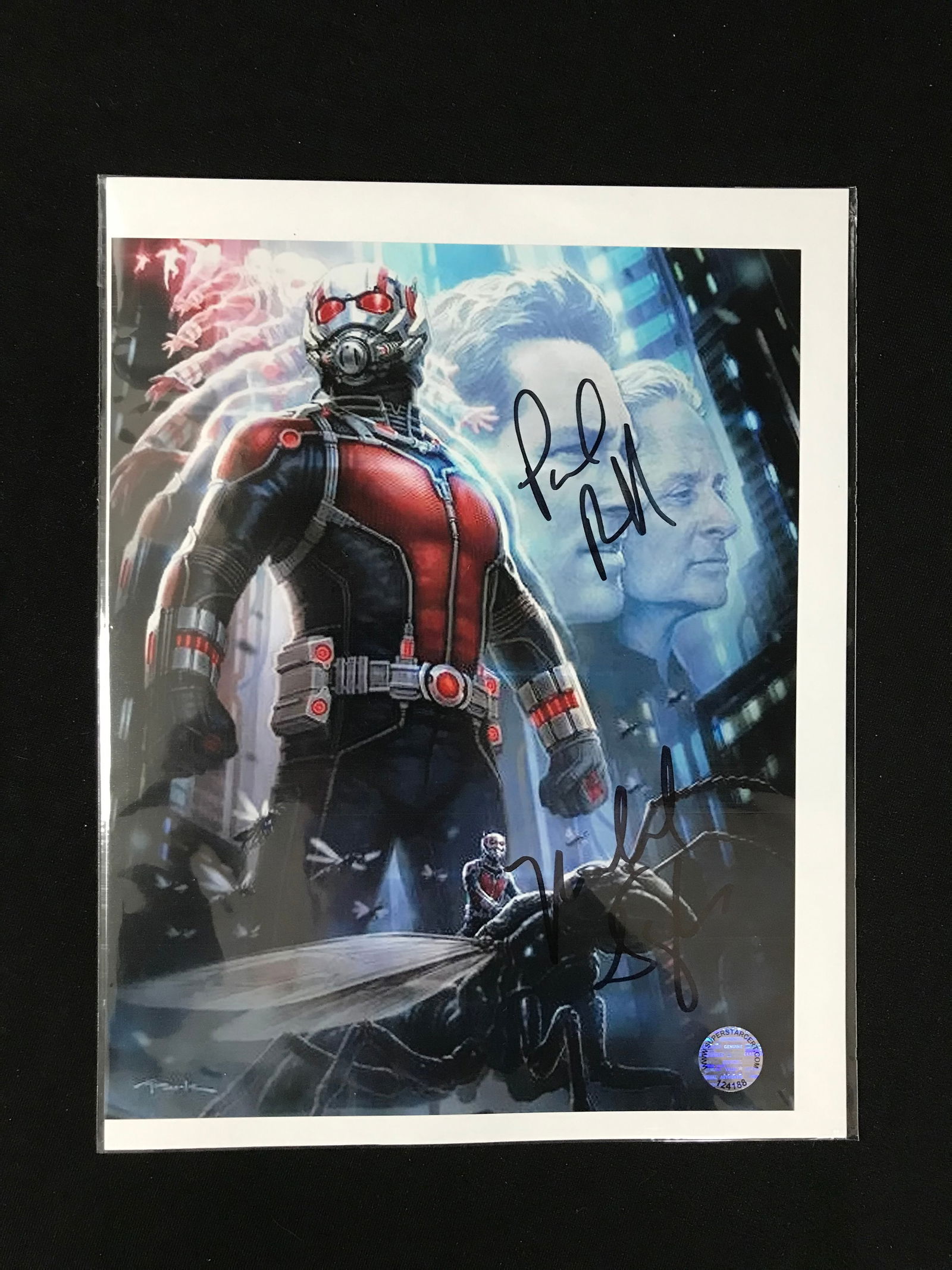 PAUL RUDD SIGNED 8x10 ANT-MAN MOVIE PHOTO (SUPER STAR COA) (1 of 2)