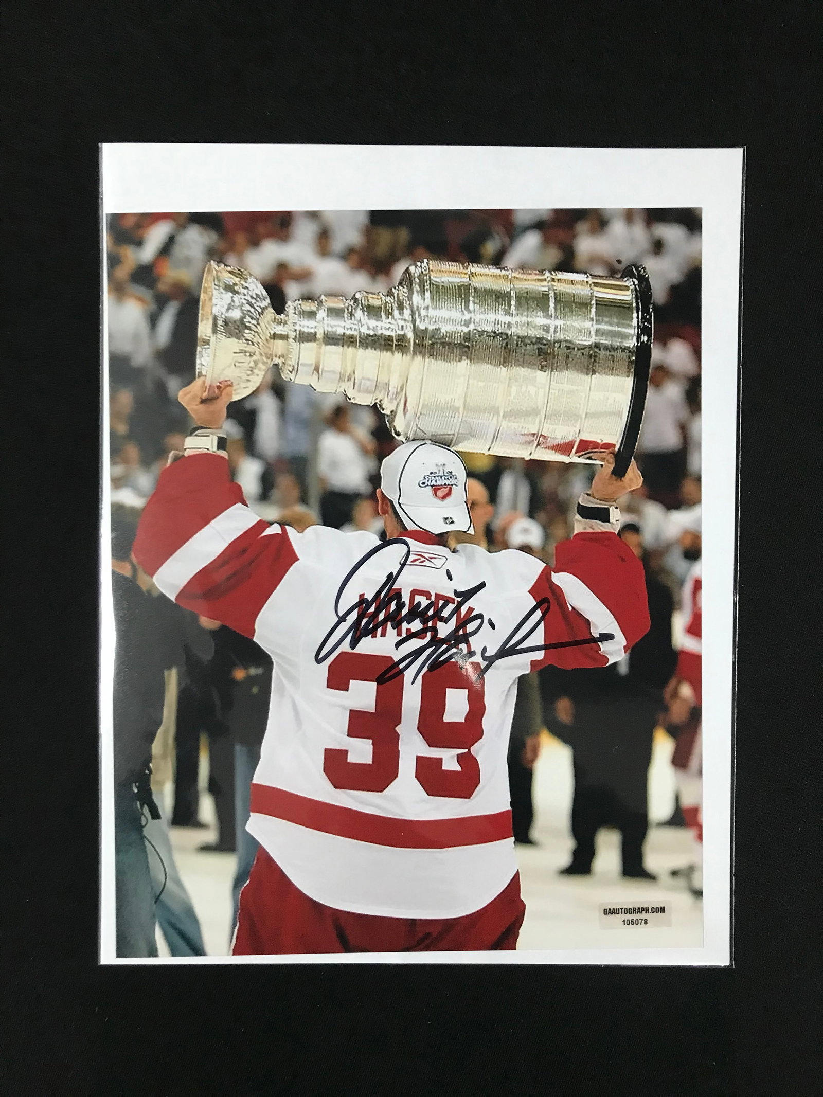 DOMINIK HASEK SIGNED STANLEY CUP 8X10 PHOTO (GA AUTOGRAPH COA): Prices are in Canadian dollars
