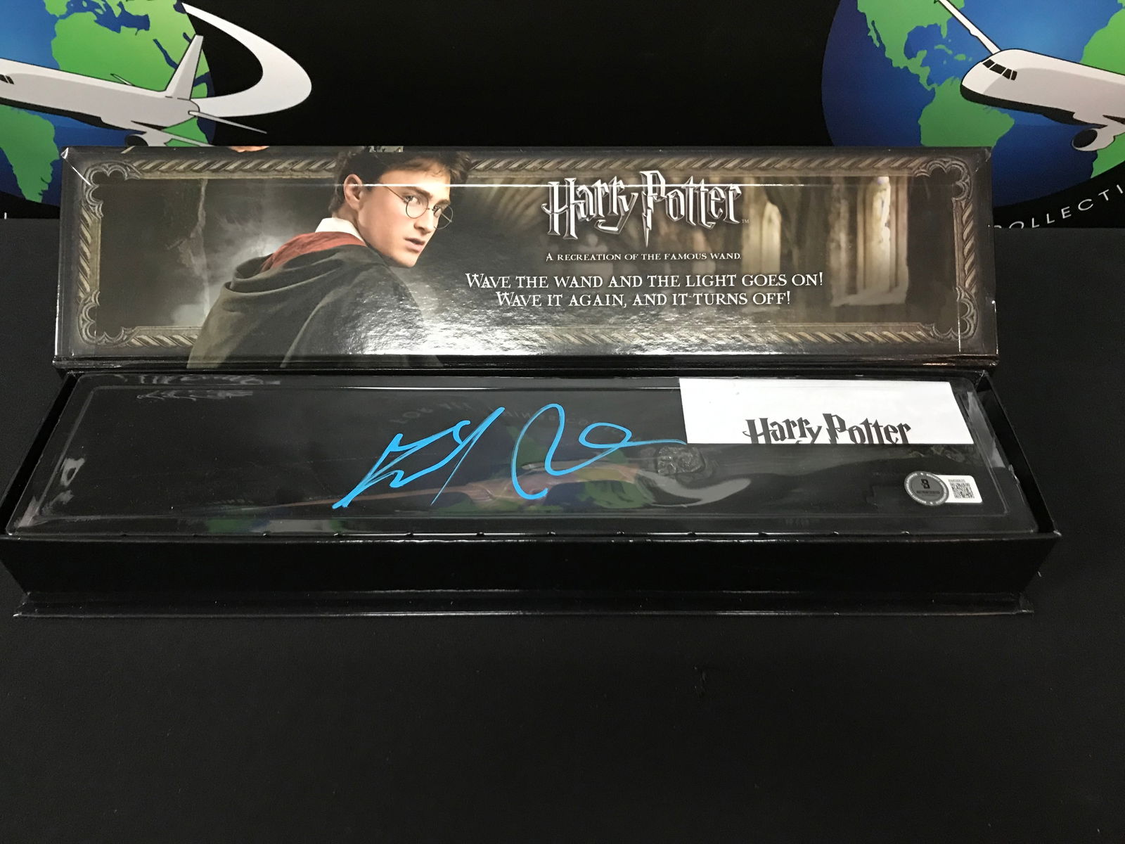 DANIEL RADCLIFFE SIGNED "HARRY POTTER" WAND (BECKETT COA) (1 of 4)