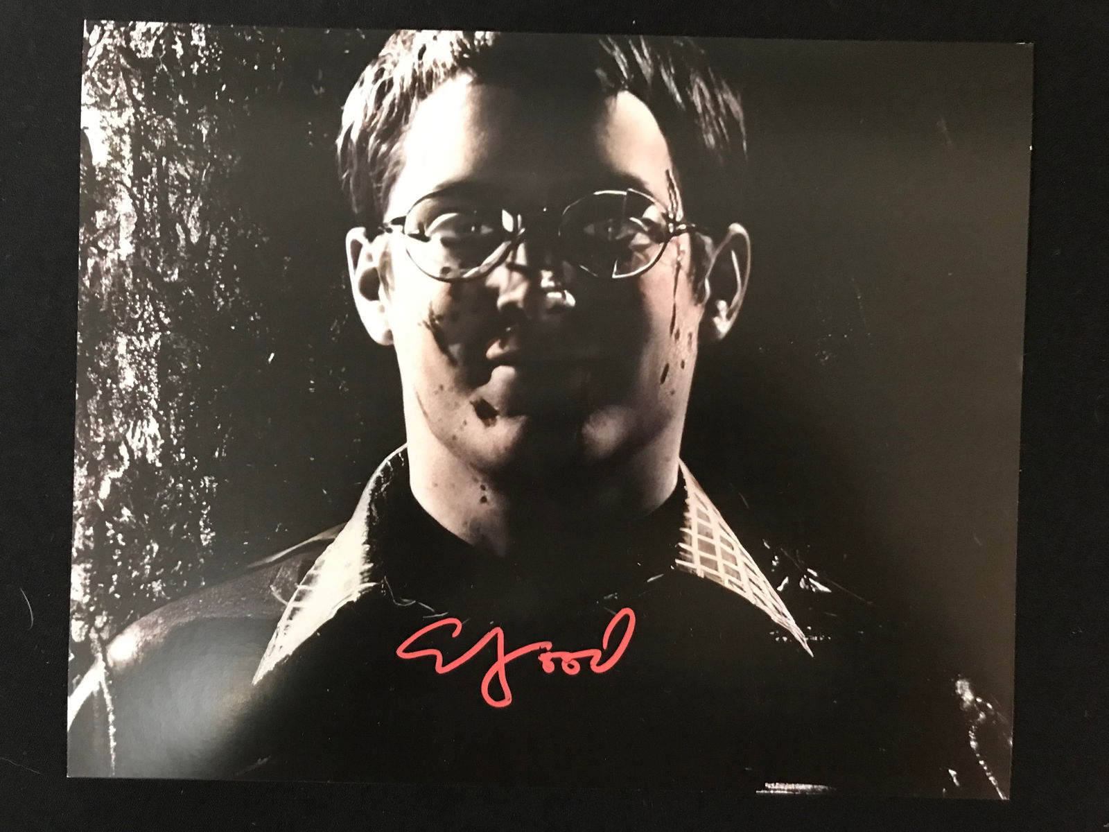 ELIJAH WOOD SIGNED SIN CITY 8X10 - WWOC COA (1 of 1)