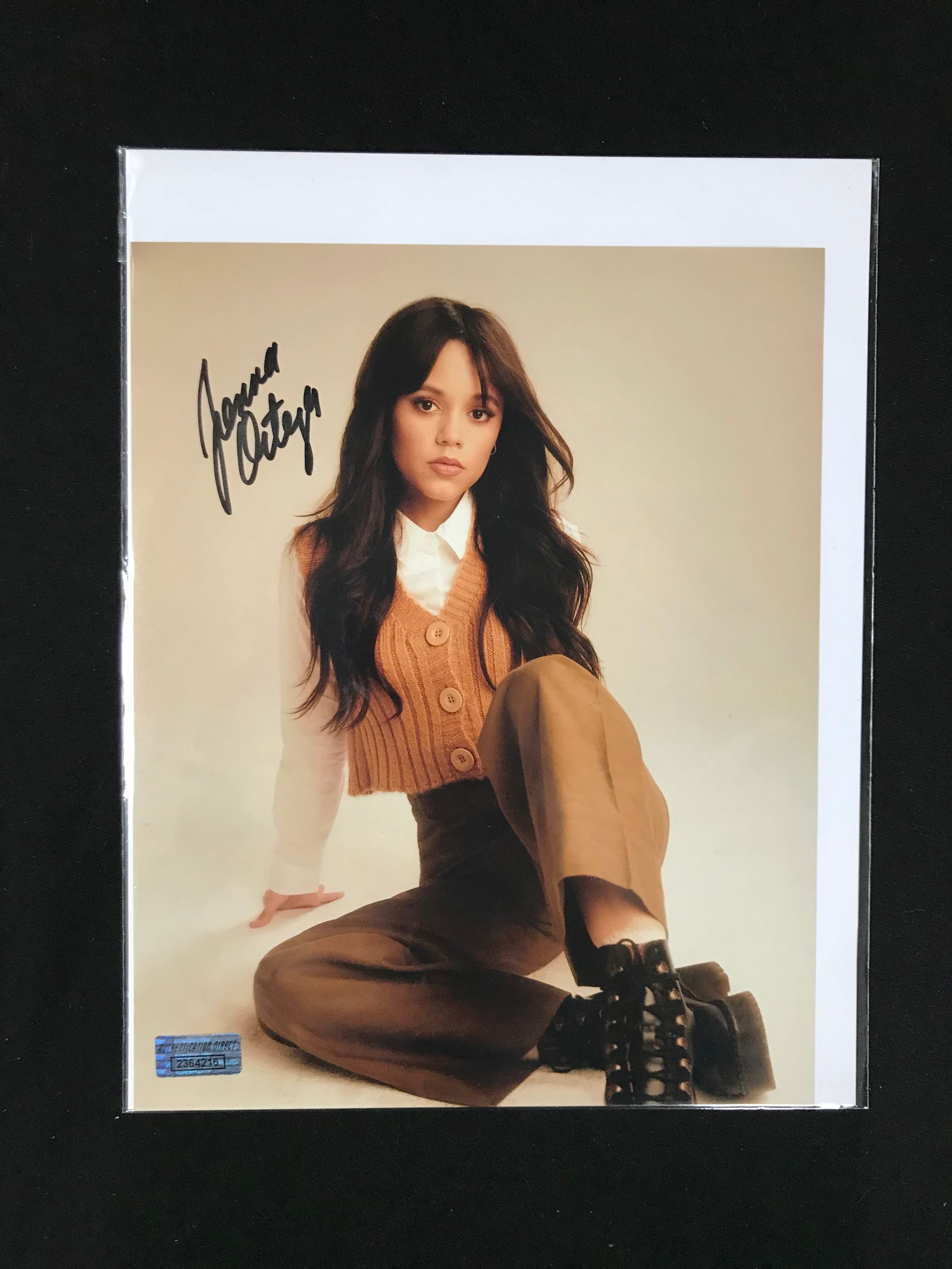 JENNA ORTEGA  SIGNED 8X10 PHOTO (AUTHENTICATION DIRECT COA) (1 of 2)