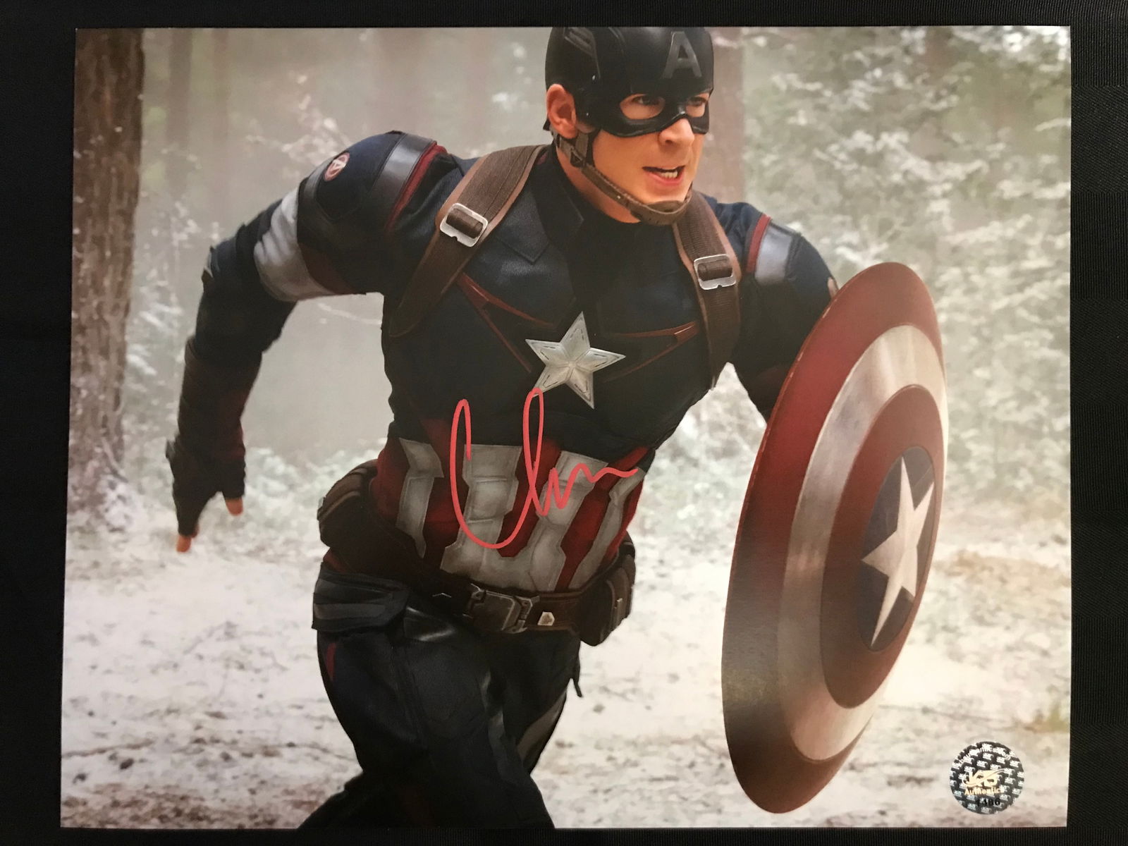 CHRIS EVANS SIGNED CAPTAIN AMERICA 8 X 10 (KB COA) (1 of 1)