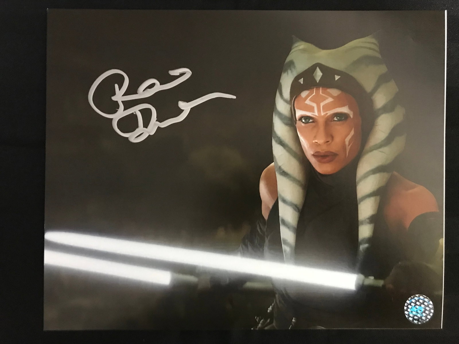 ROSARIO DAWSON SIGNED STAR WARS 8 X 10 (KB COA): Prices are in Canadian dollars