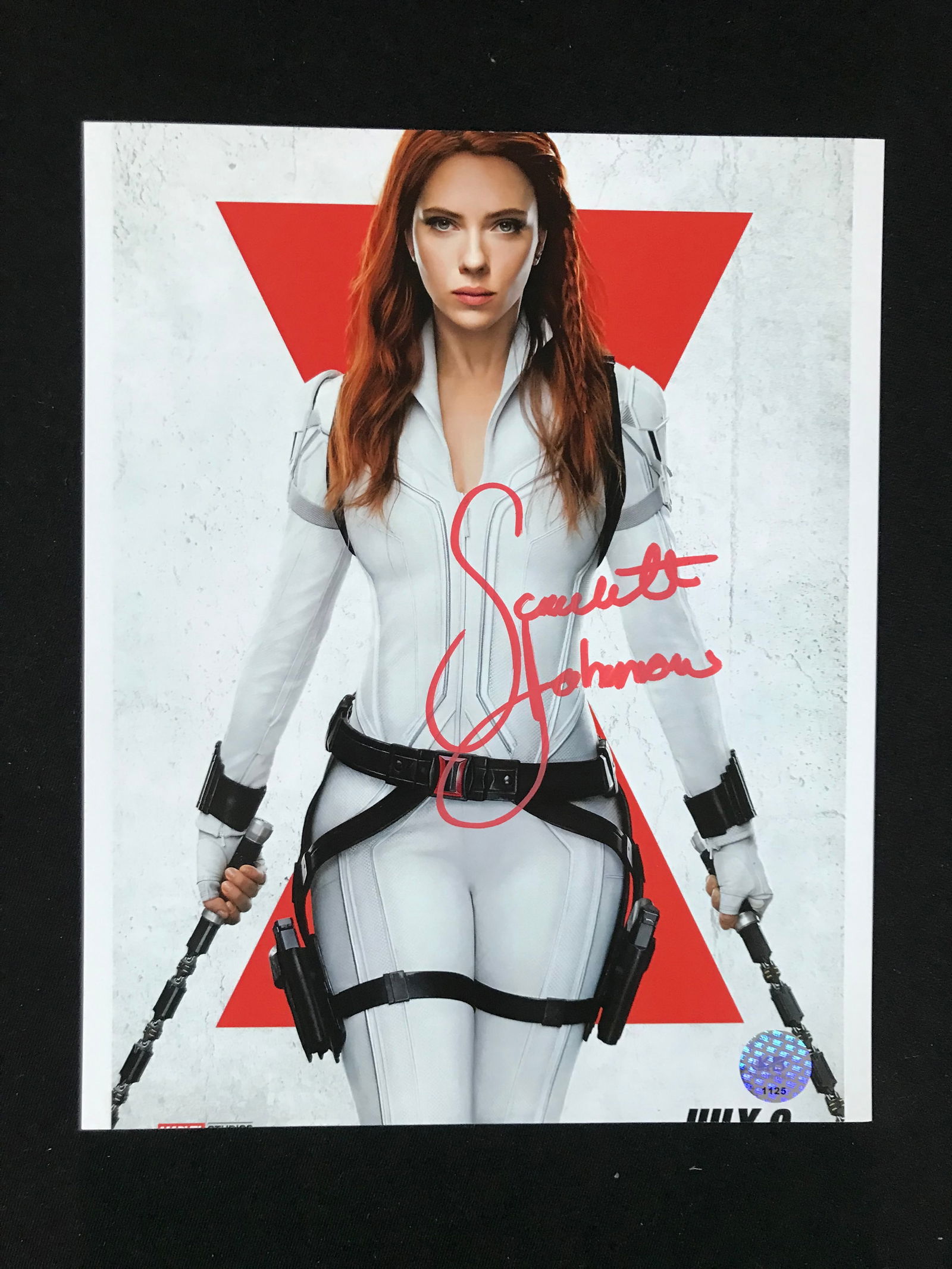 SCARLETT JOHANSSON SIGNED 8X10 PHOTO (KB AUTHENTICS COA) (1 of 1)