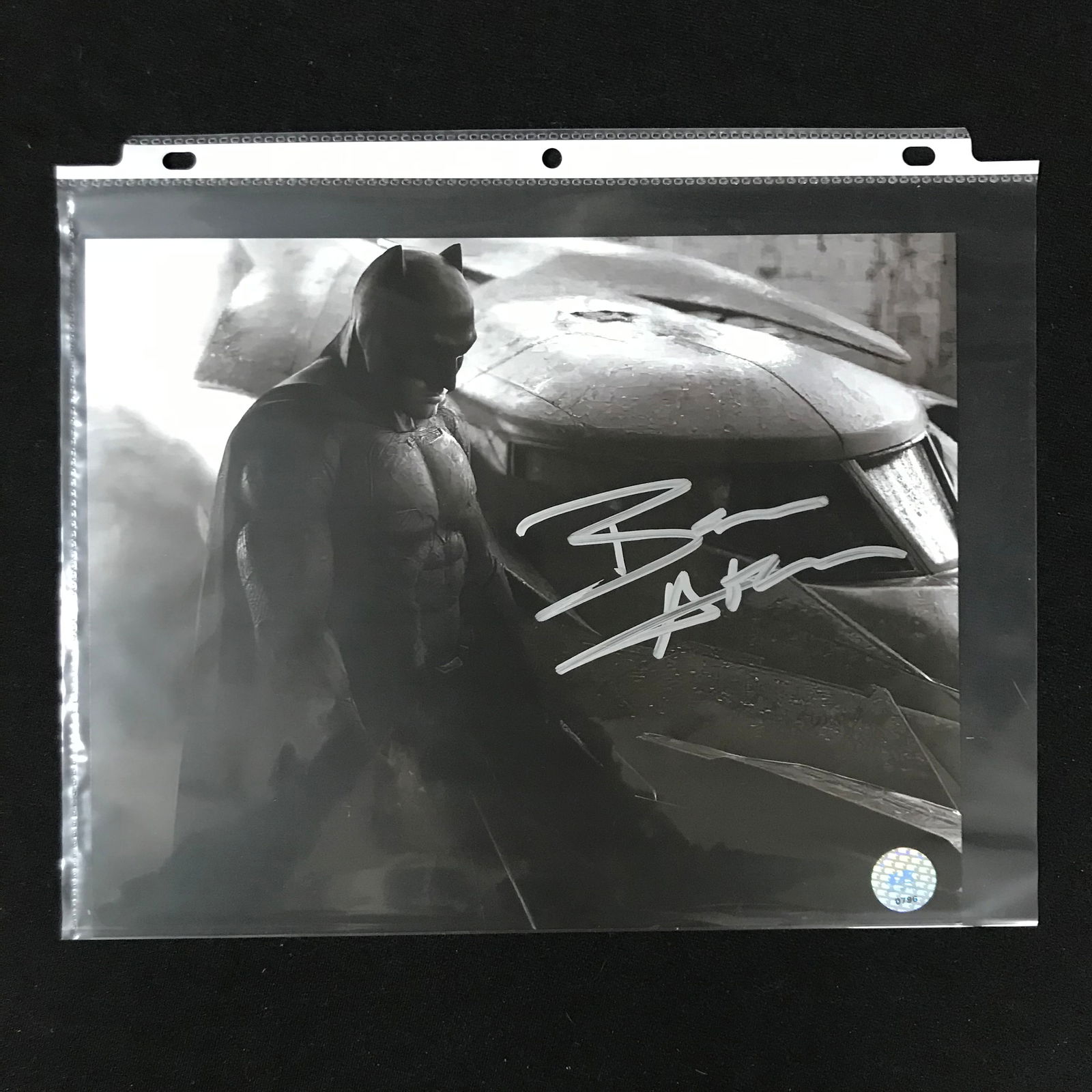 BEN AFFLECK SIGNED "BATMAN" 8X10 PHOTO (KB AUTHENTICS COA) (1 of 1)