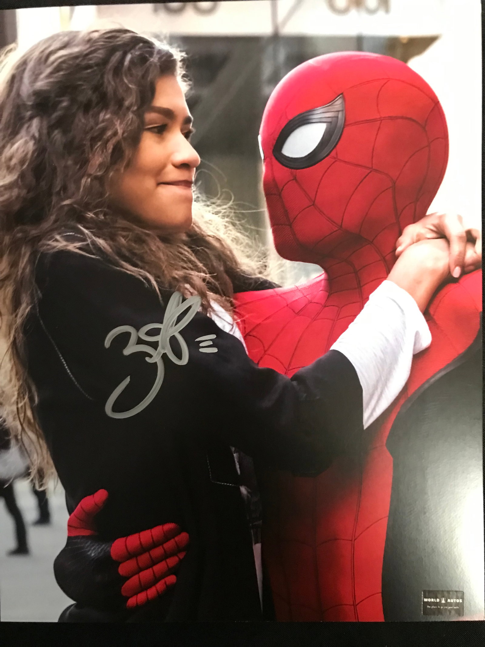 ZENDAYA SIGNED 8X10 PHOTO WORLD AUTOS COA: Prices are in Canadian dollars