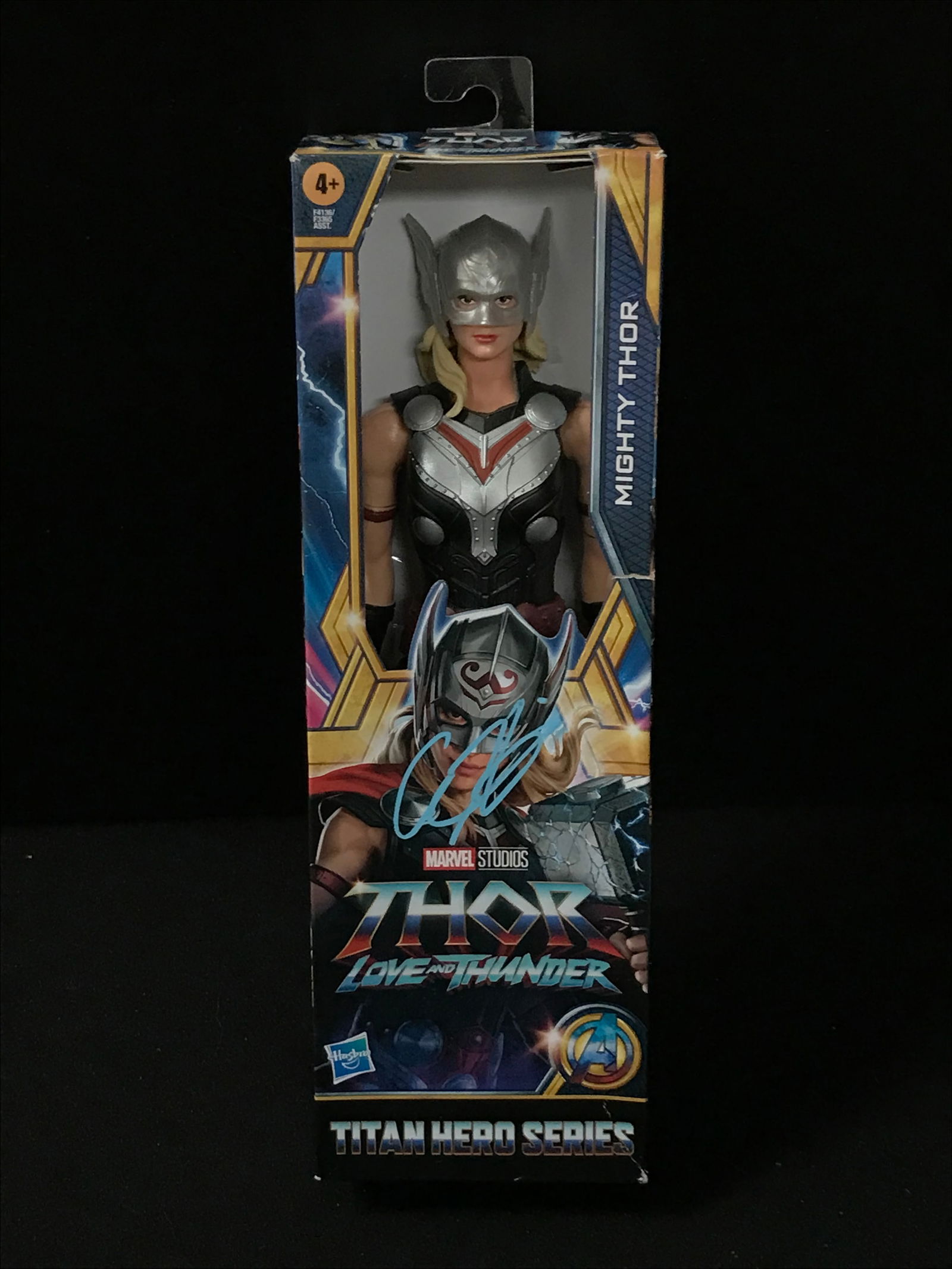 CHRIS HEMSWORTH SIGNED "THOR" ACTION FIGURE (1 of 1)