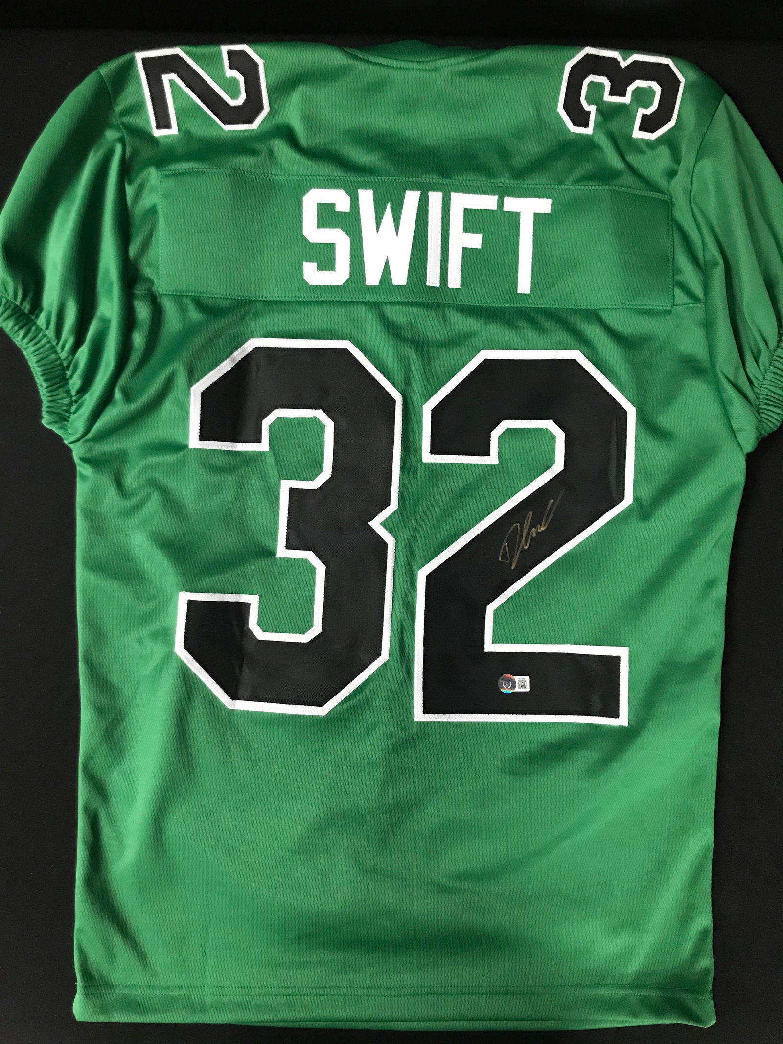 D'ANDRE SWIFT SIGNED CHICAGO BEARS JERSEY (BECKETT COA) (1 of 3)