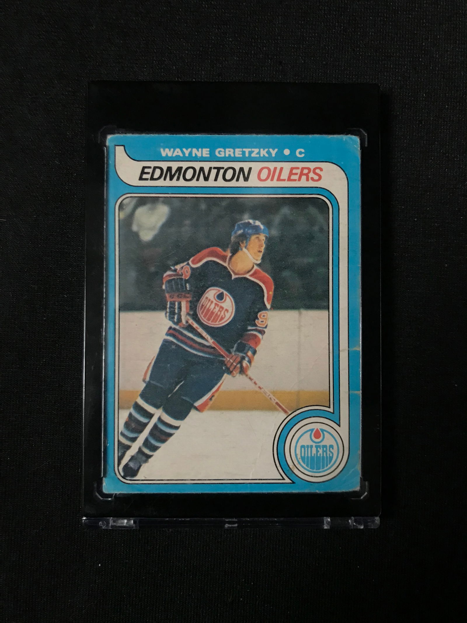 1979 WAYNE GRETZKY O-PEE-CHEE CARD NO. 18 ROOKIE CARD (1 of 2)