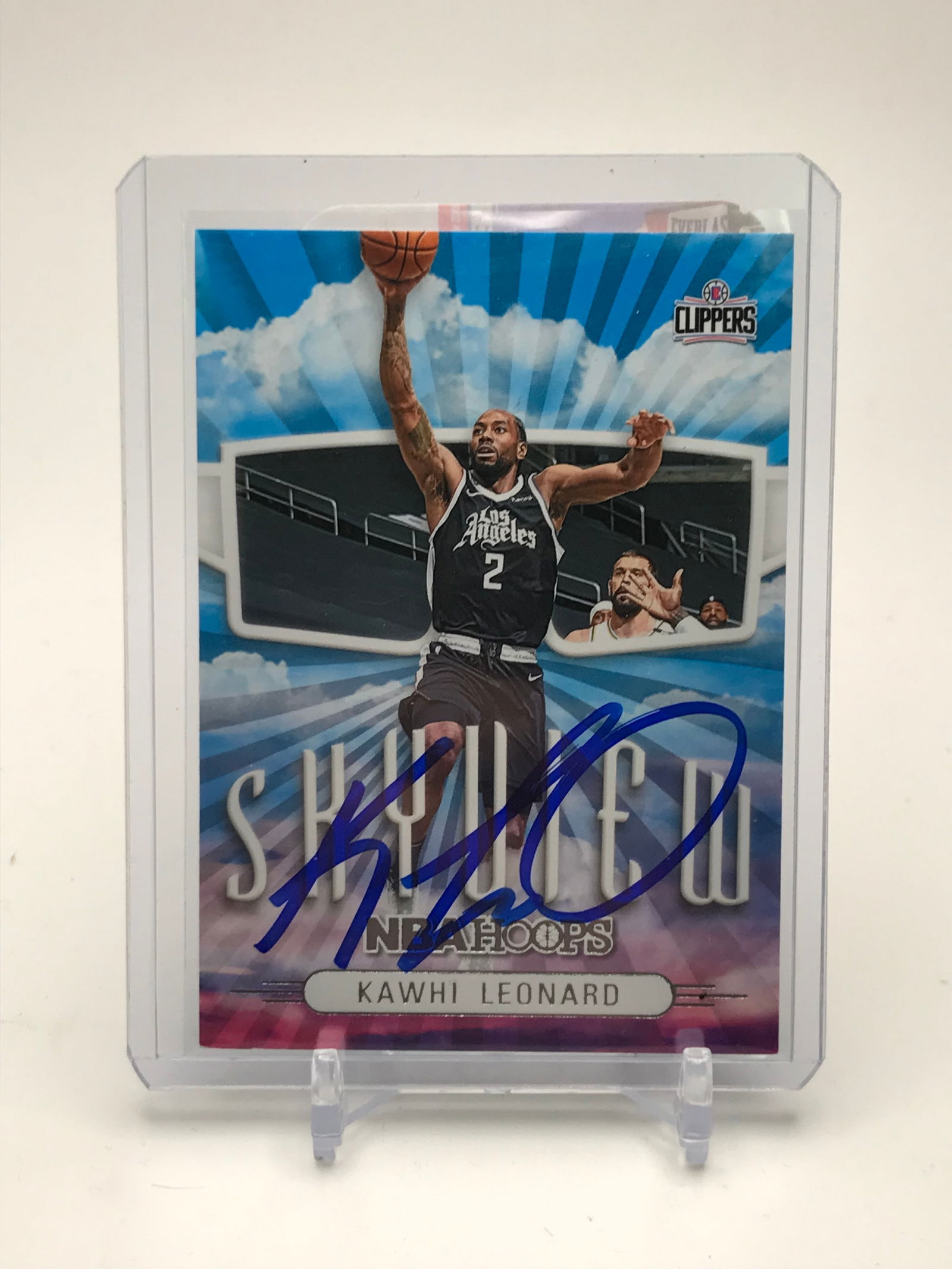 KAWHI LEONARD SIGNED NBA HOOPS SKYVIEW CARD (RED CARPET COA) (1 of 2)
