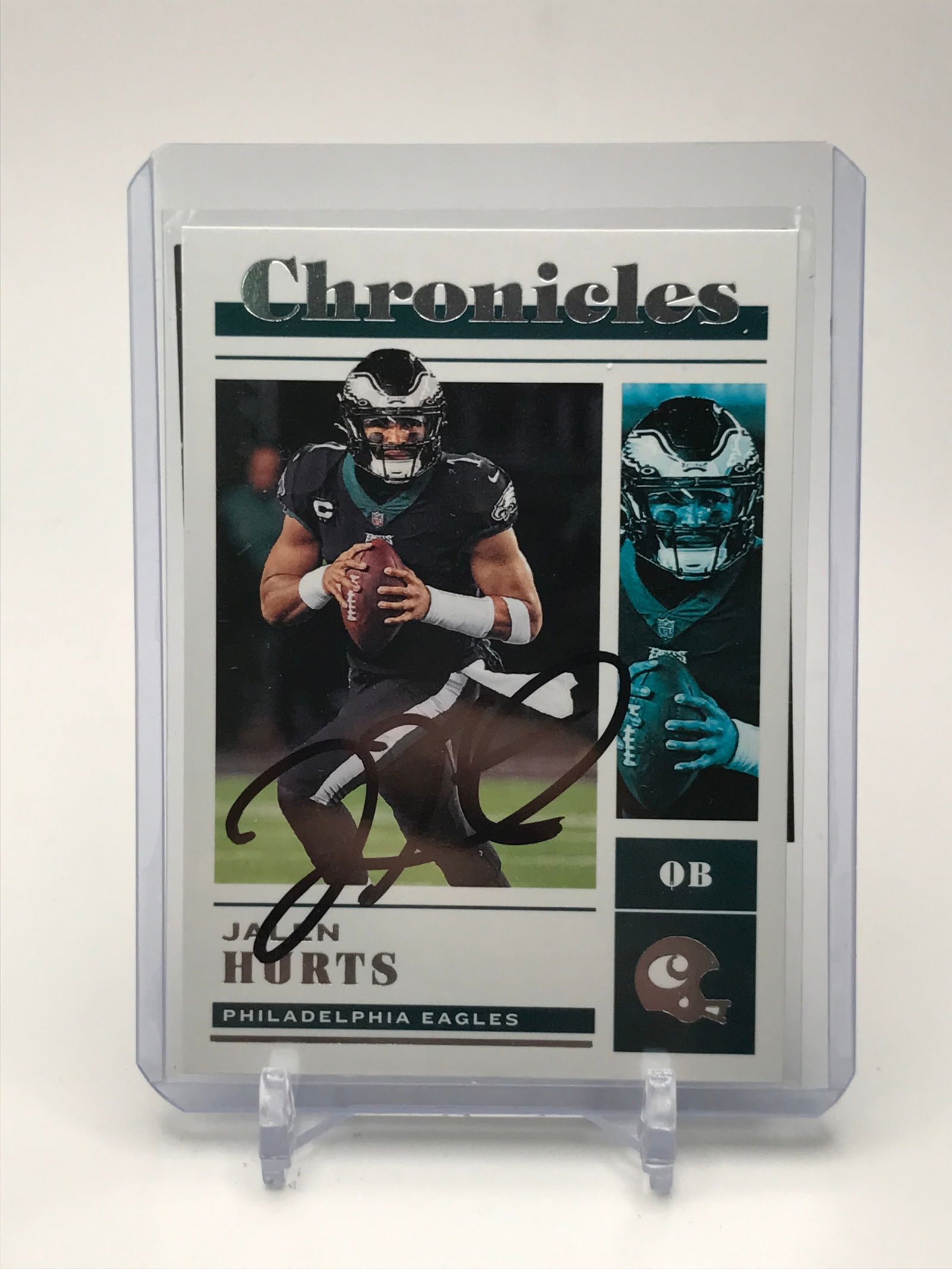 2022 PANINI CHRONICLES JALEN HURTS SIGNED CARD -VS AUTOGRAPH AUTHENTICS COA (1 of 2)