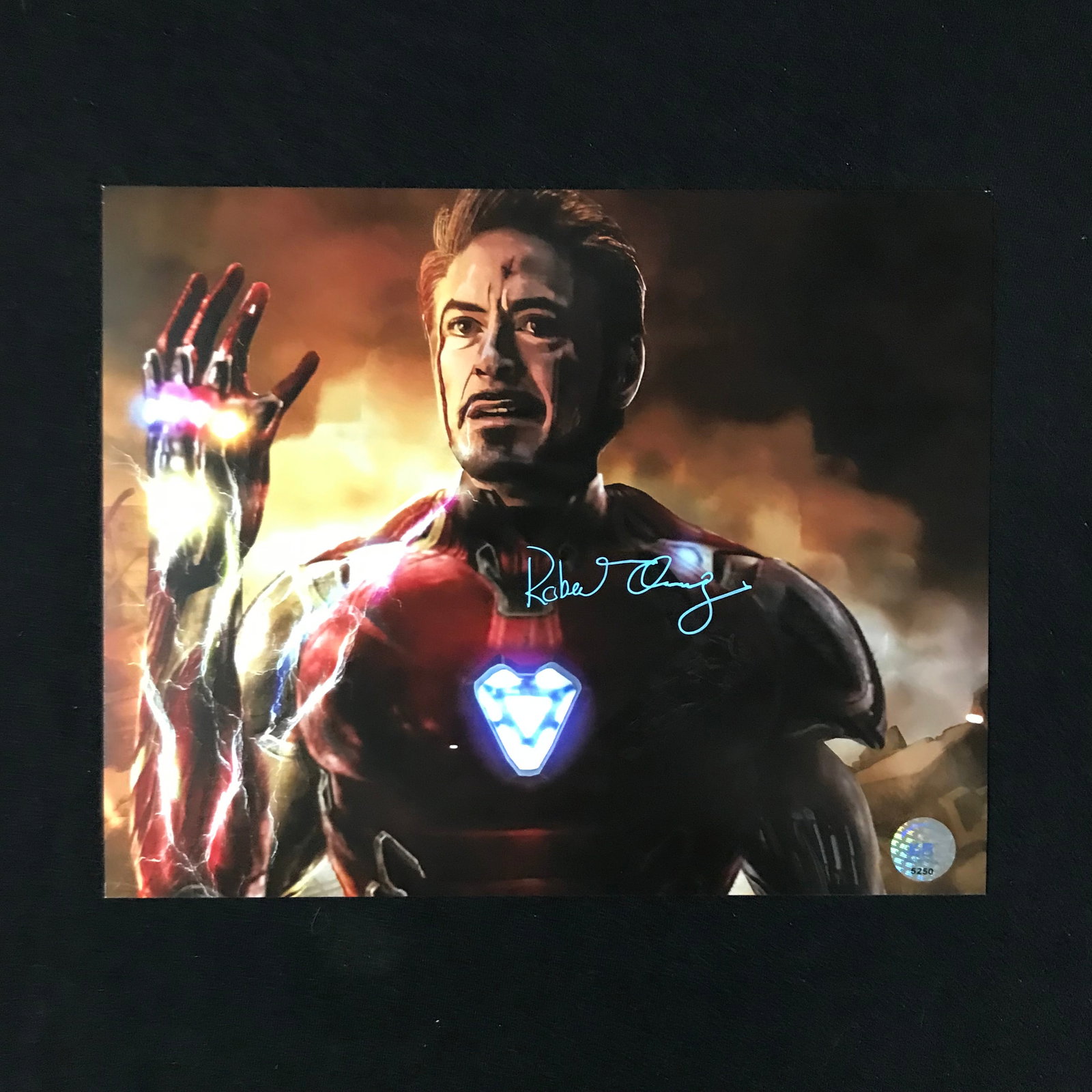 ROBERT DOWNEY JNR SIGNED IRON MAN 8X10 (KB COA): Prices are in Canadian dollars
