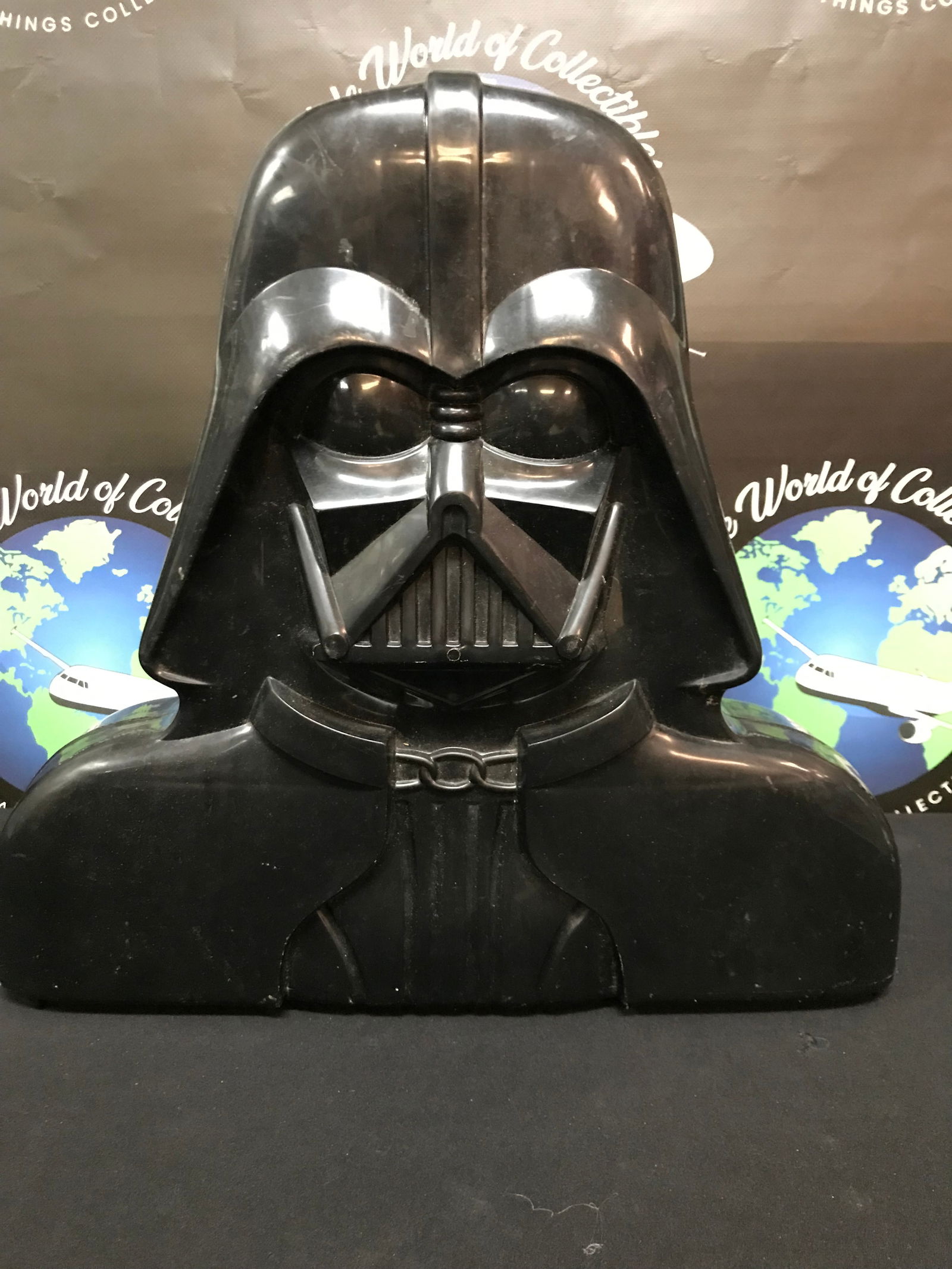 VINTAGE STAR WARS DARTH VADOR FIGURE CASE (1 of 2)