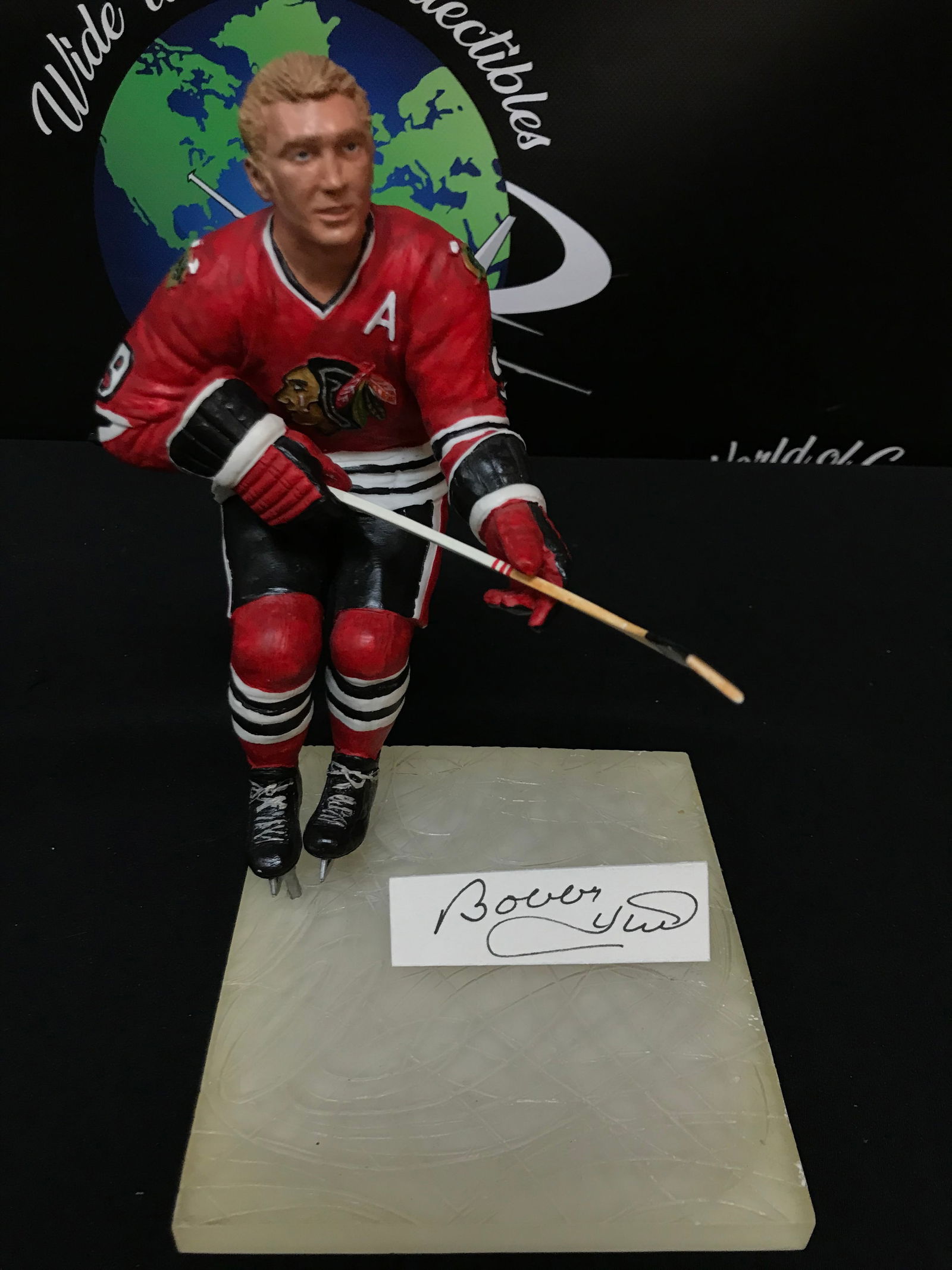 BOBBY HULL SIGNED LTD. EDITION GARTLAN STATUE (GARTLAN COA) (1 of 3)
